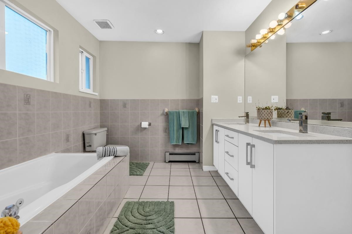 1400 Meadowview Court, Coquitlam, BC