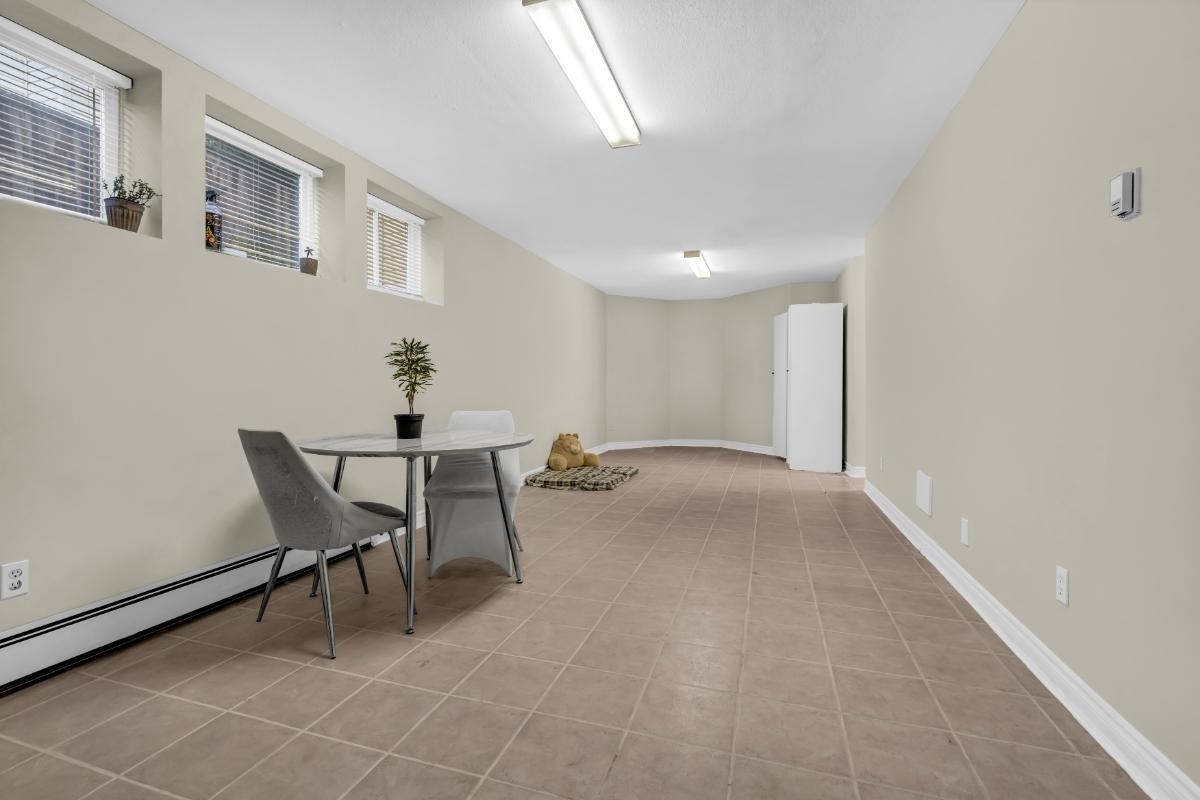 1400 Meadowview Court, Coquitlam, BC