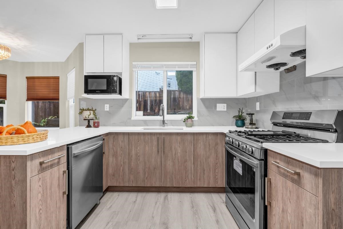 1400 Meadowview Court, Coquitlam, BC