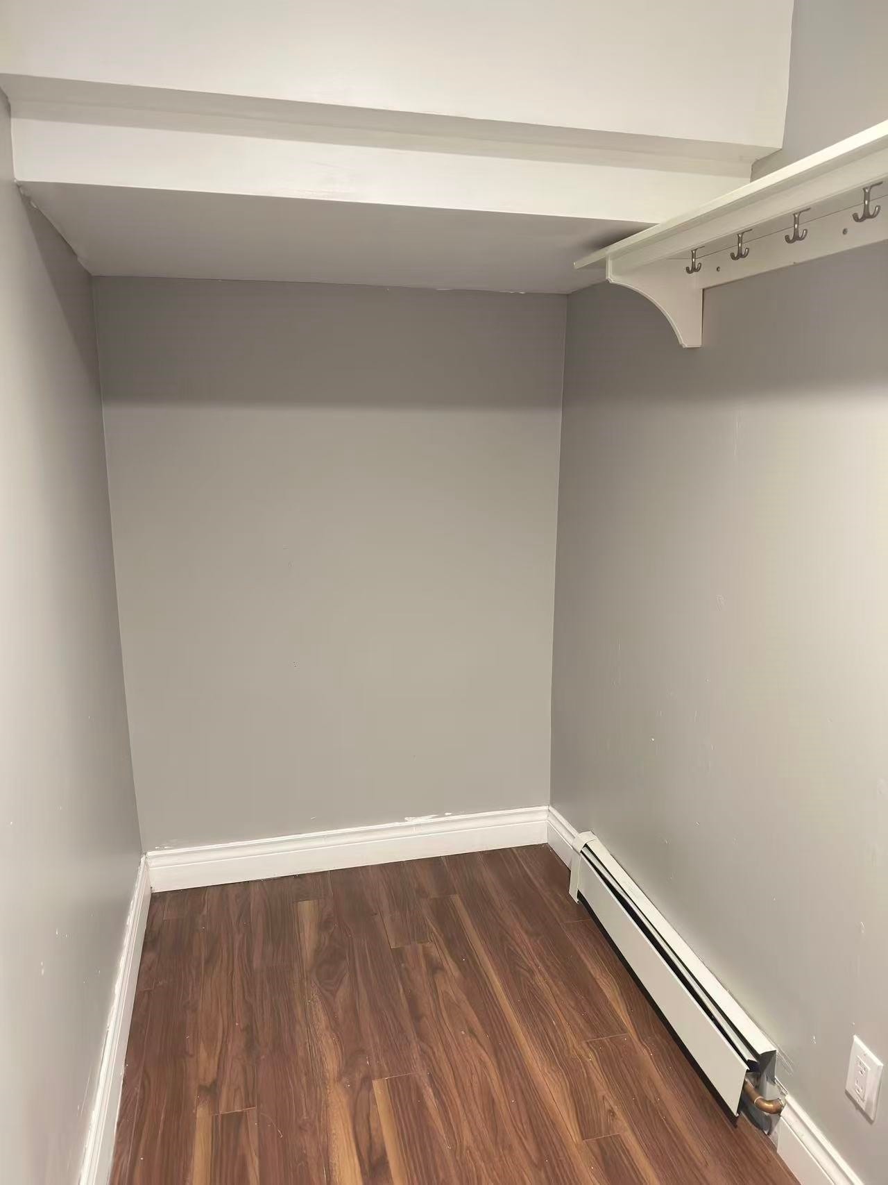 Main Floor-1634 Deep Cove Road, North Vancouver, BC