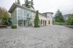 6220 Summit Avenue West Vancouver, BC V7W 1Y2
