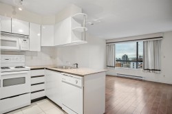 2409-1189 Howe Street Vancouver, BC V6Z 2X4