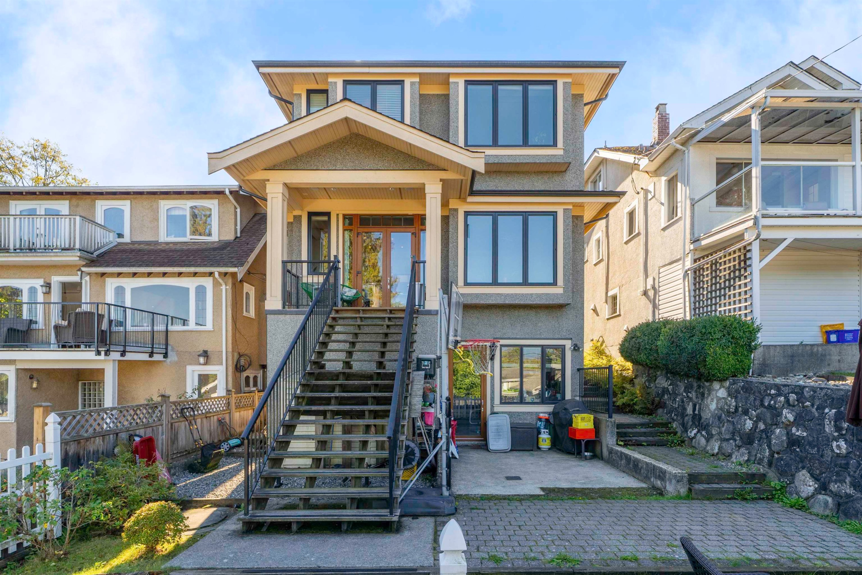 3511 15Th Avenue W, Vancouver, BC