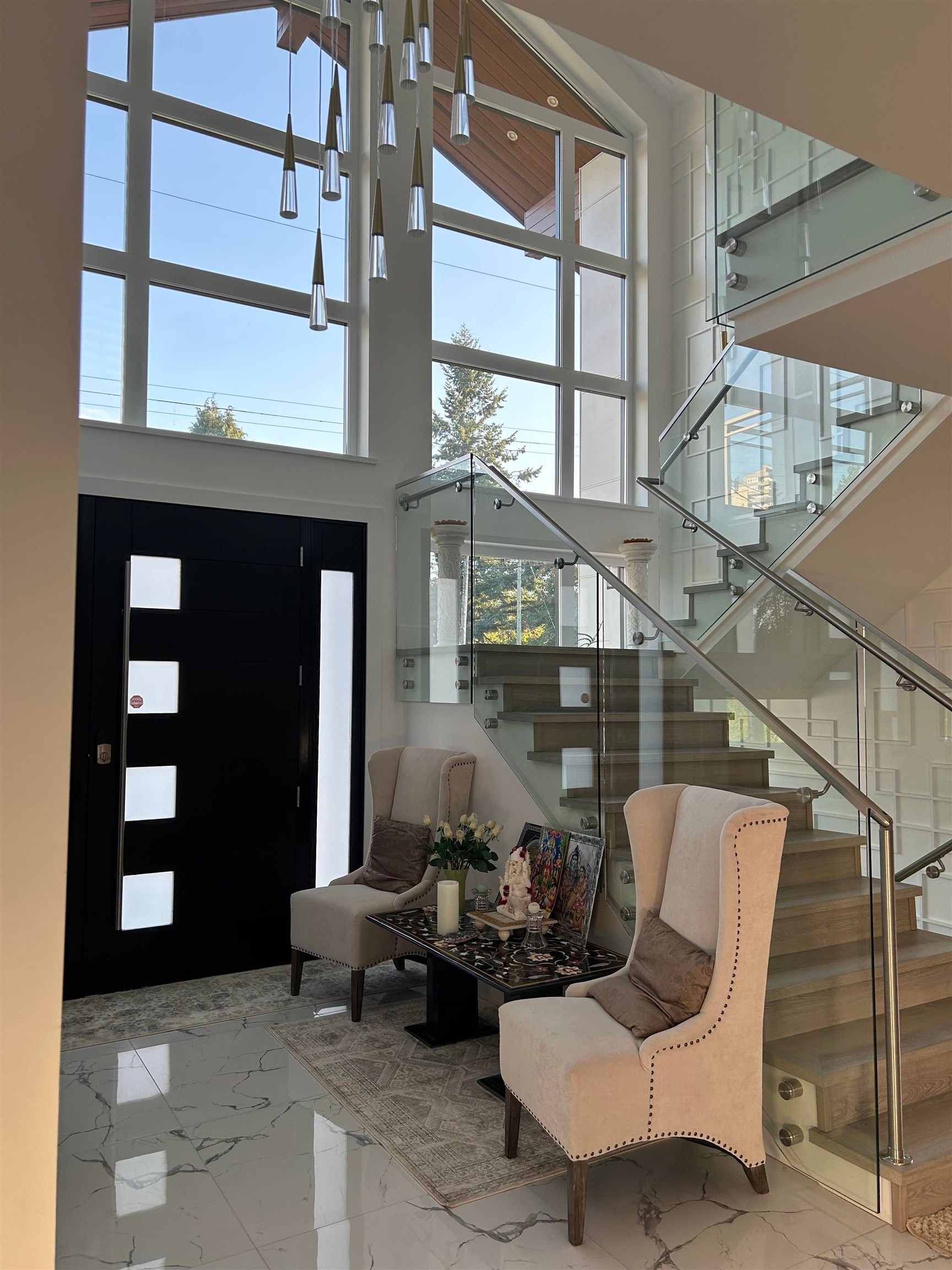 Main 4005 Bond Street, Burnaby, BC