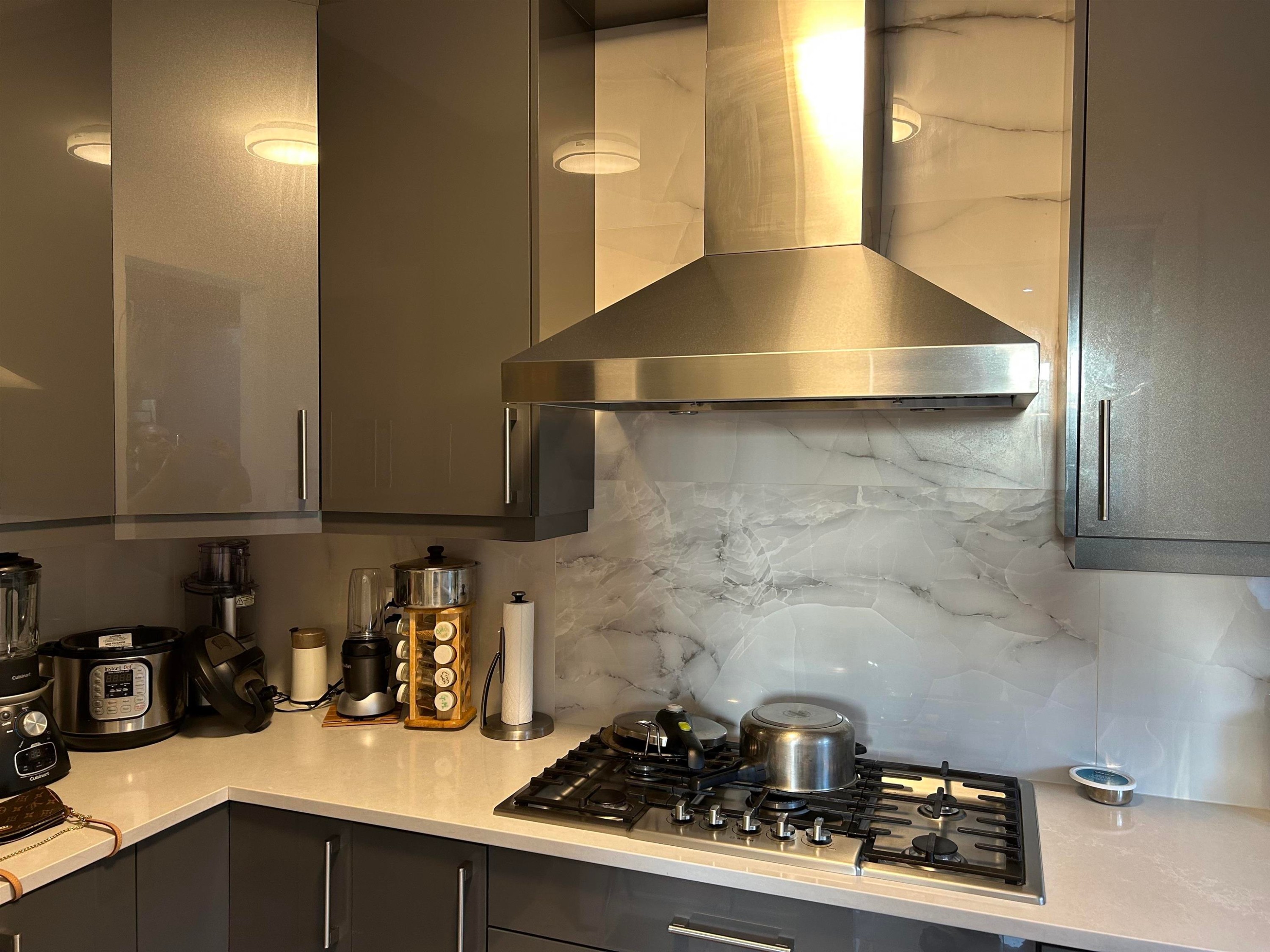 Main 4005 Bond Street, Burnaby, BC