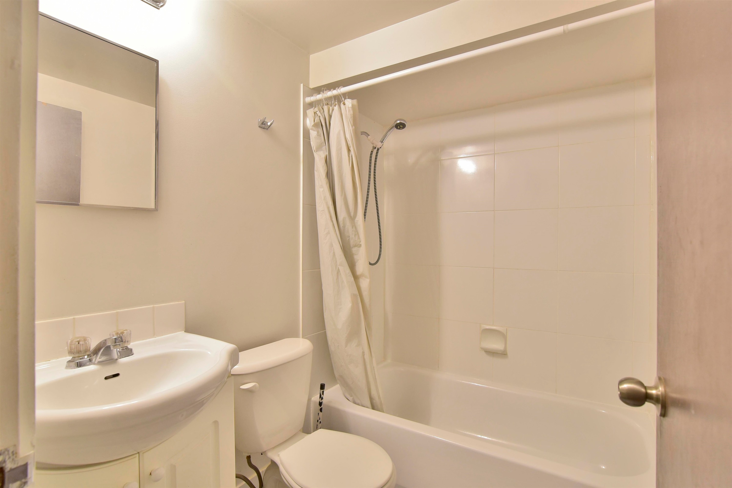 208-1540 Haro Street, Vancouver, BC