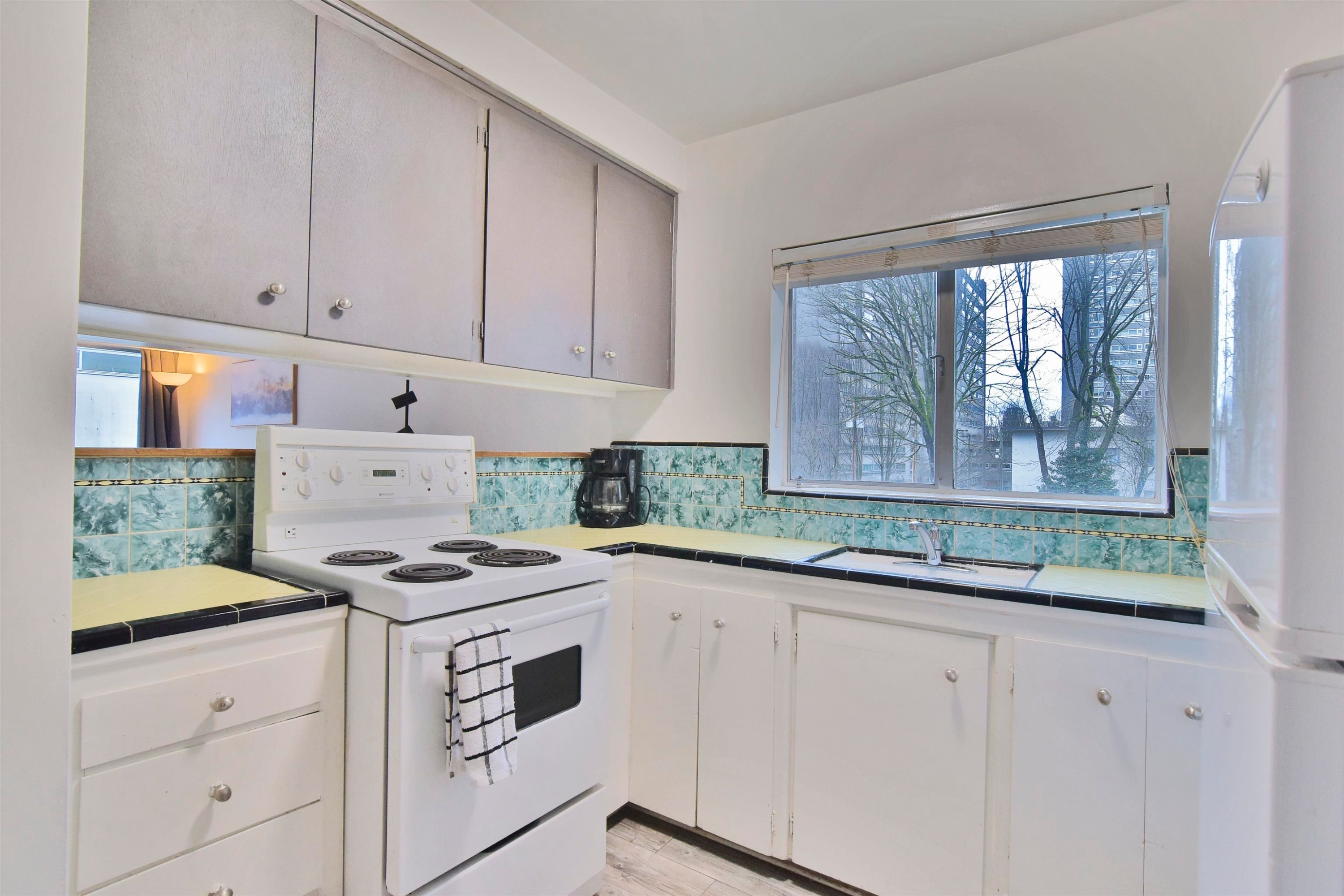 208-1540 Haro Street, Vancouver, BC