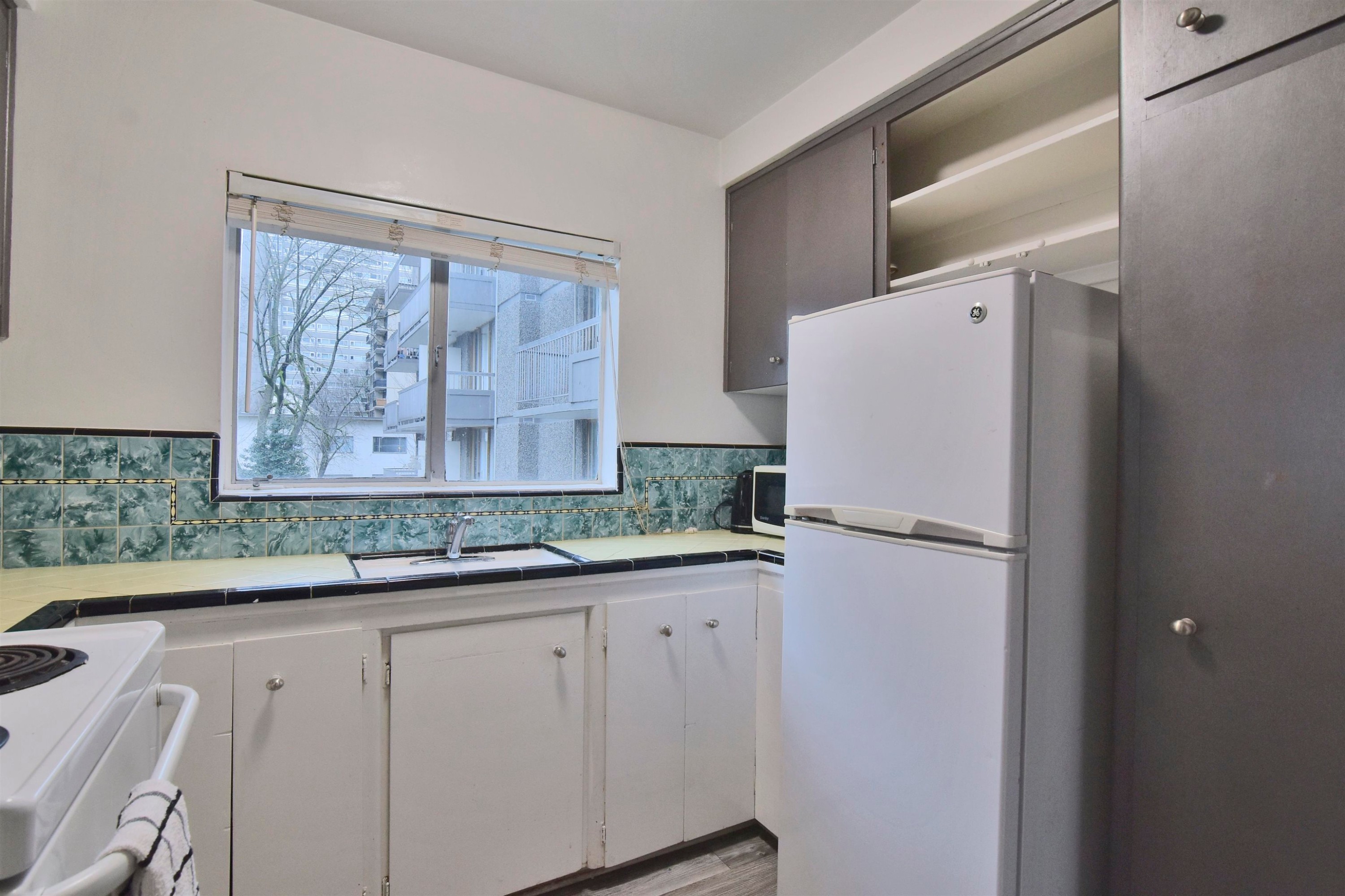 208-1540 Haro Street, Vancouver, BC