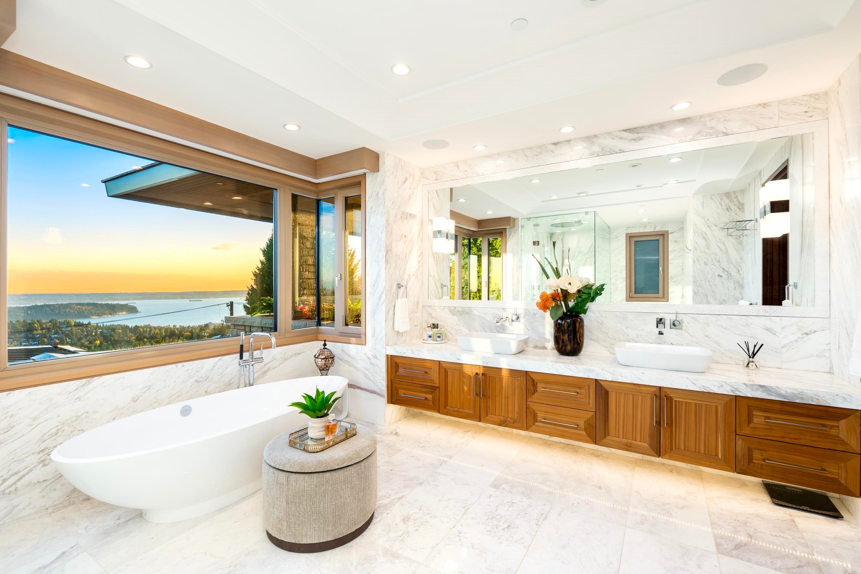 1036 Eyremount Drive, West Vancouver, BC