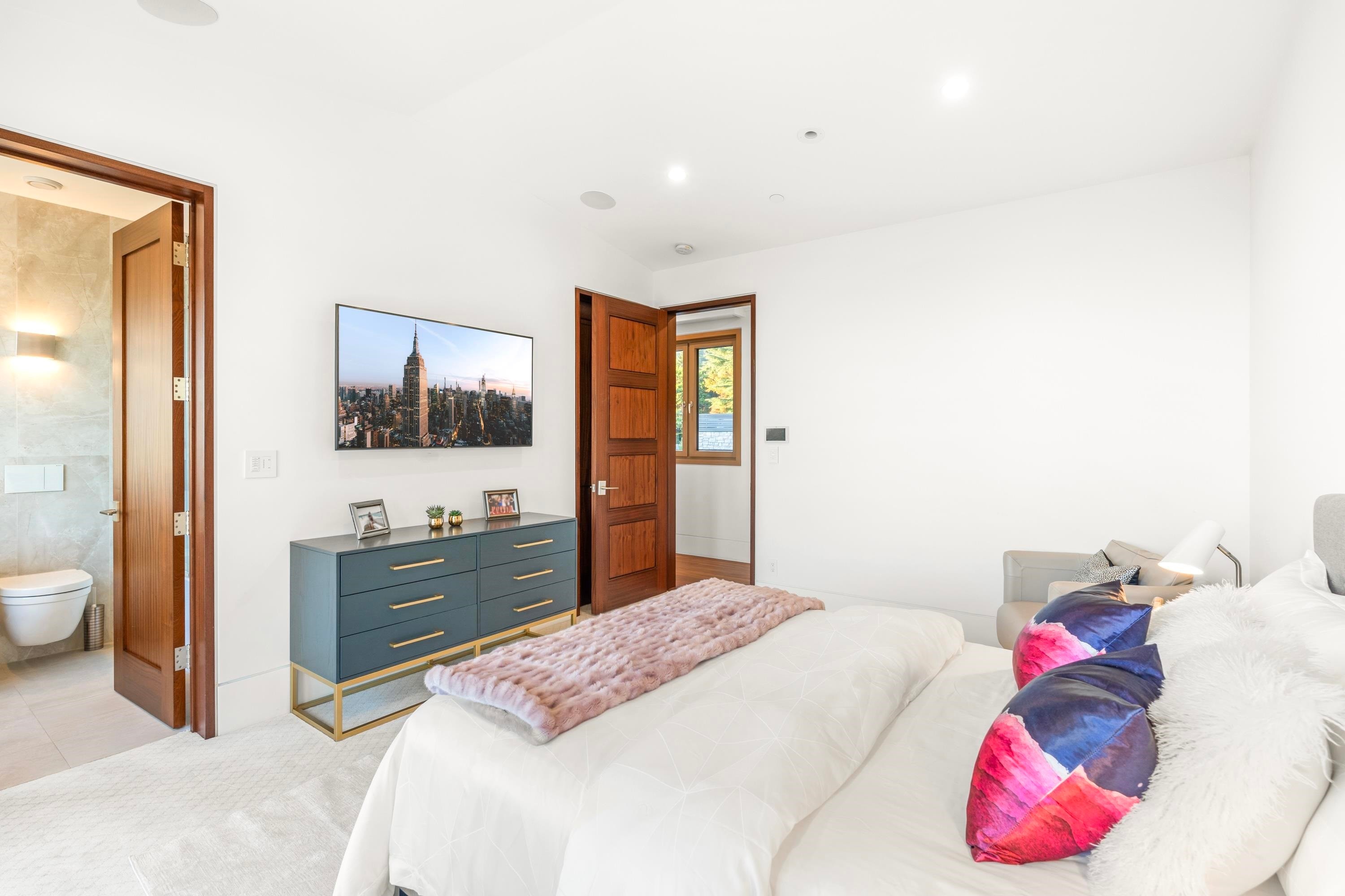 1036 Eyremount Drive, West Vancouver, BC