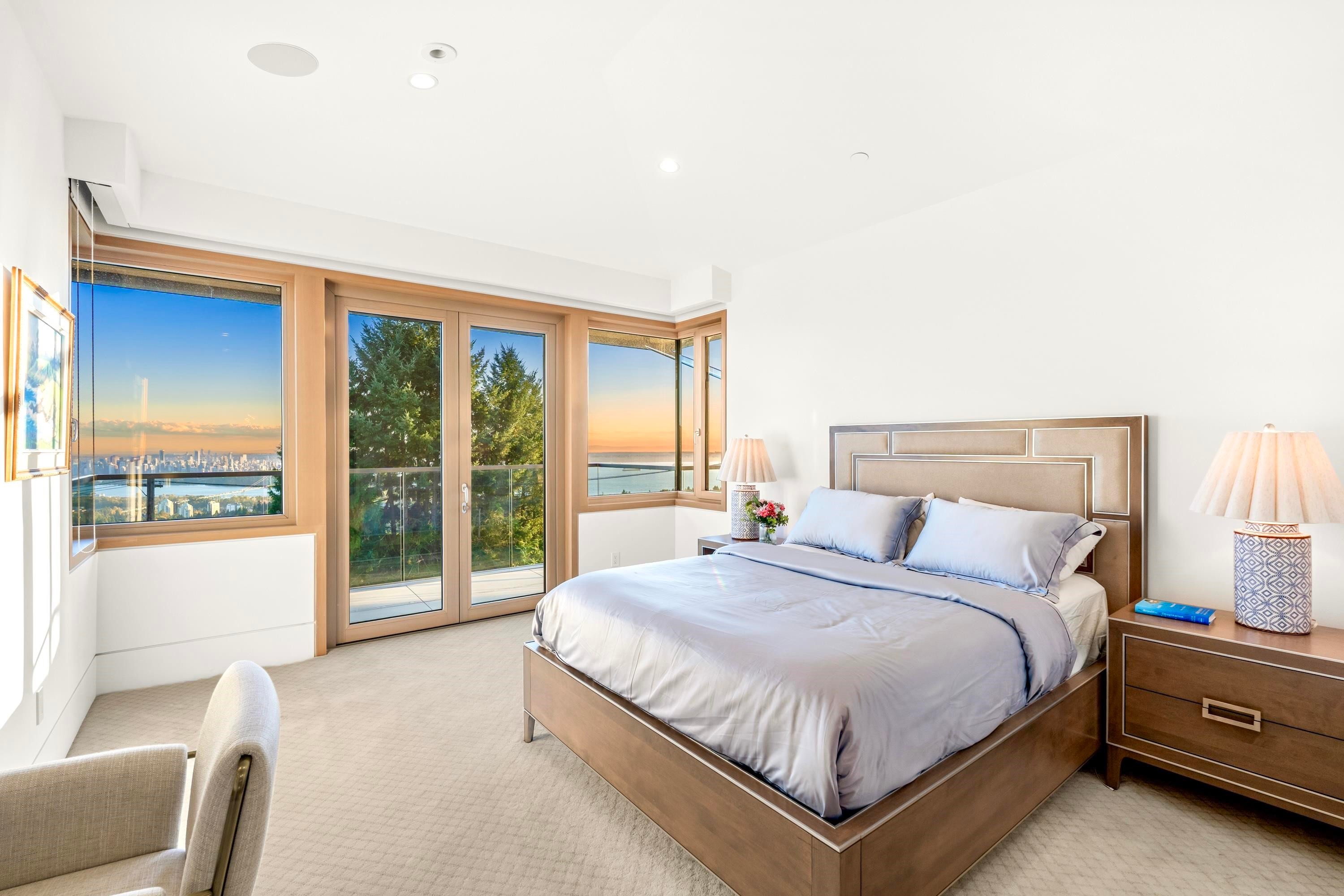 1036 Eyremount Drive, West Vancouver, BC