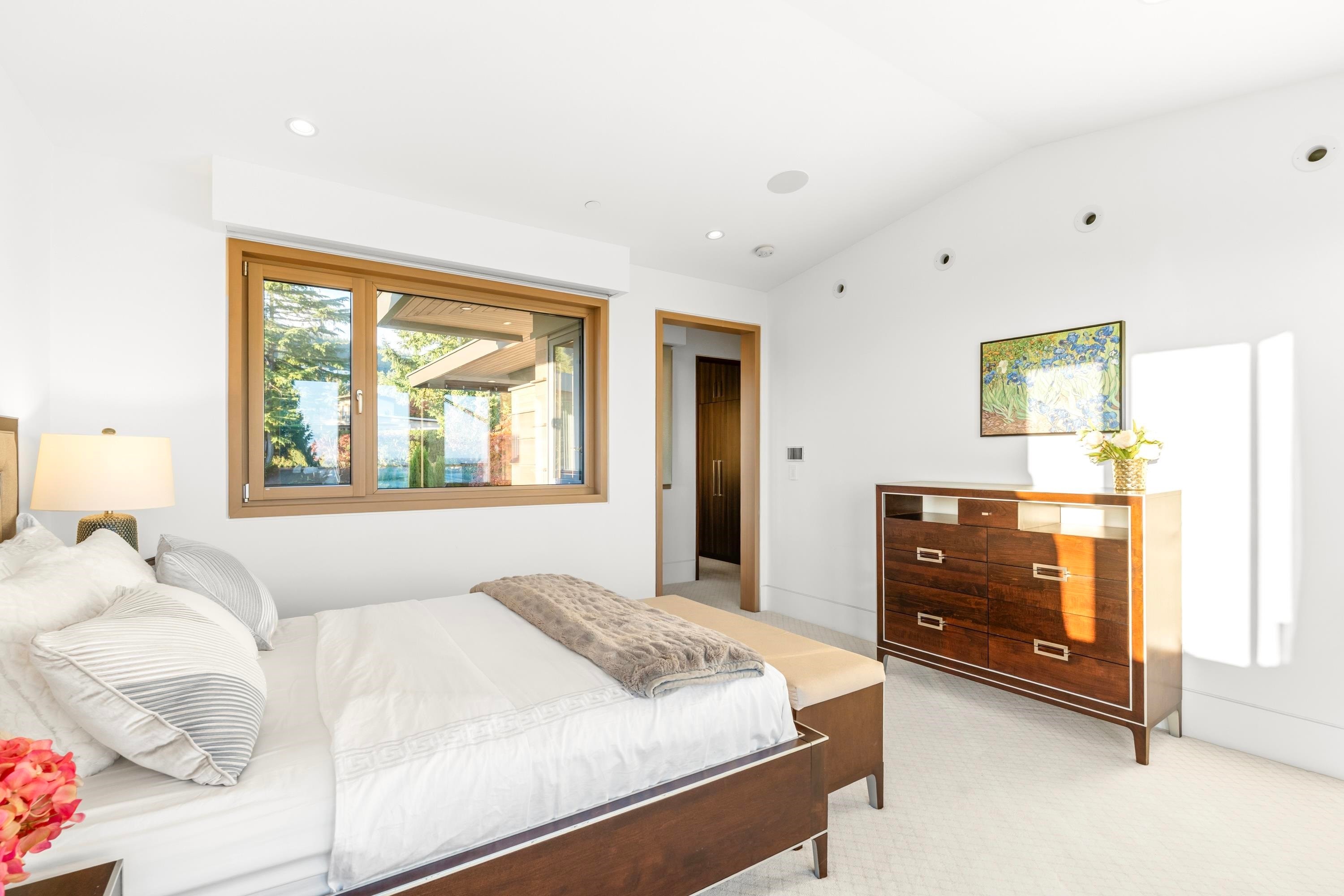 1036 Eyremount Drive, West Vancouver, BC