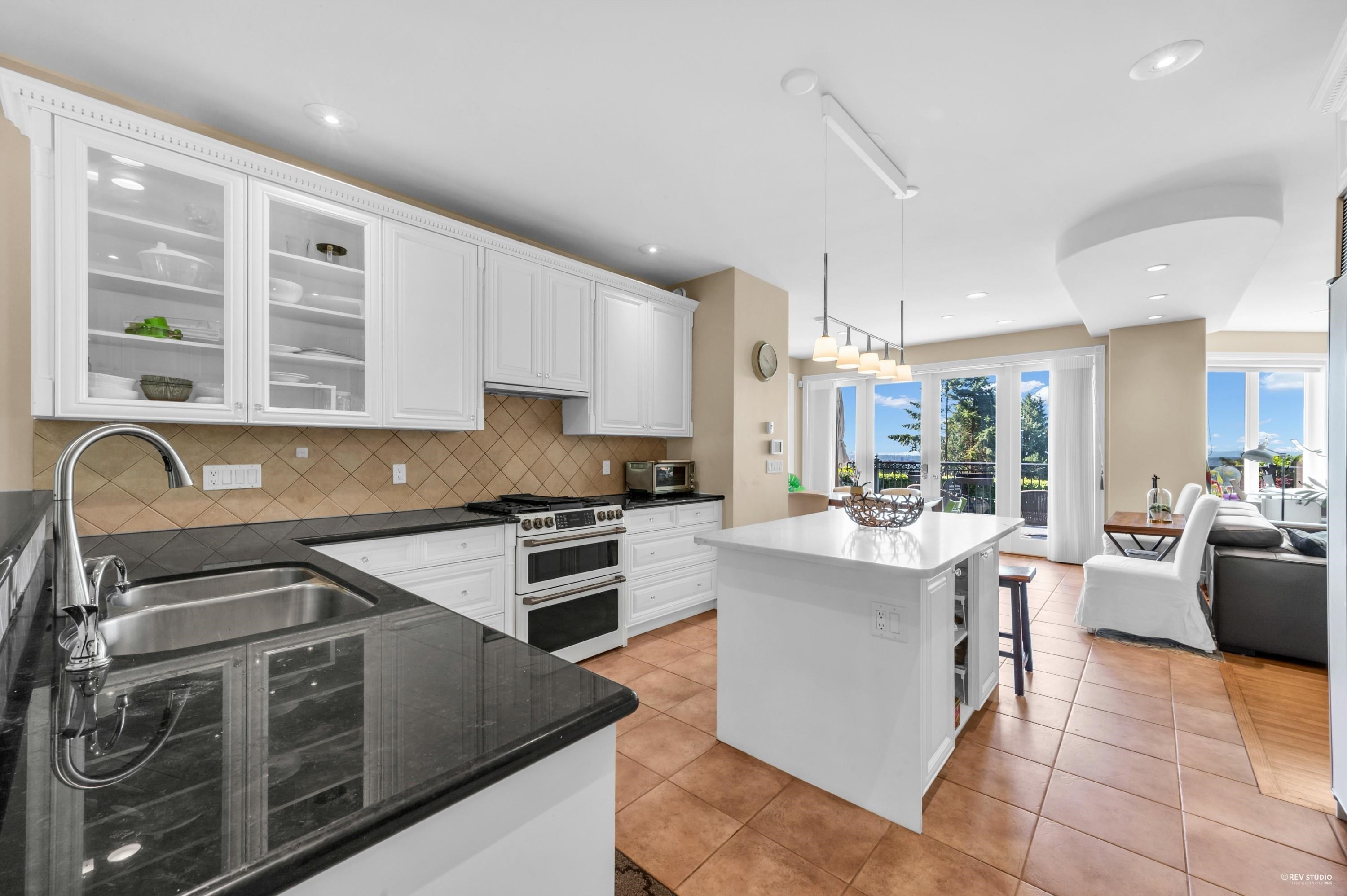 848 Fairmile Road, West Vancouver, BC