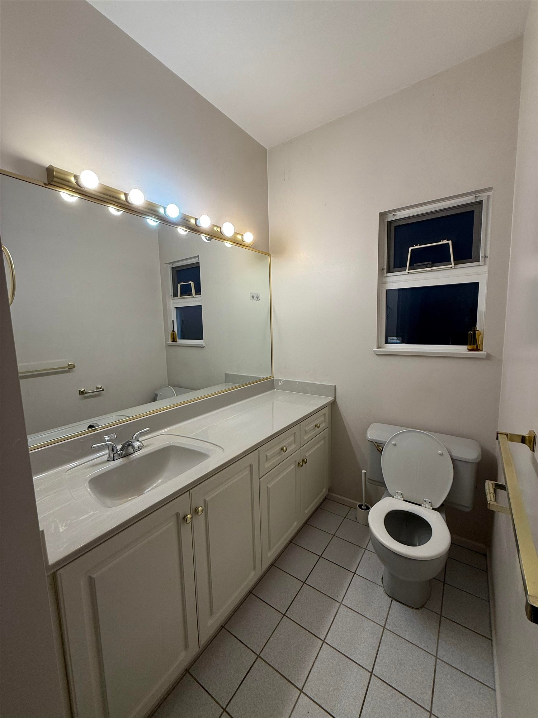 3200 River Rd, Richmond, BC