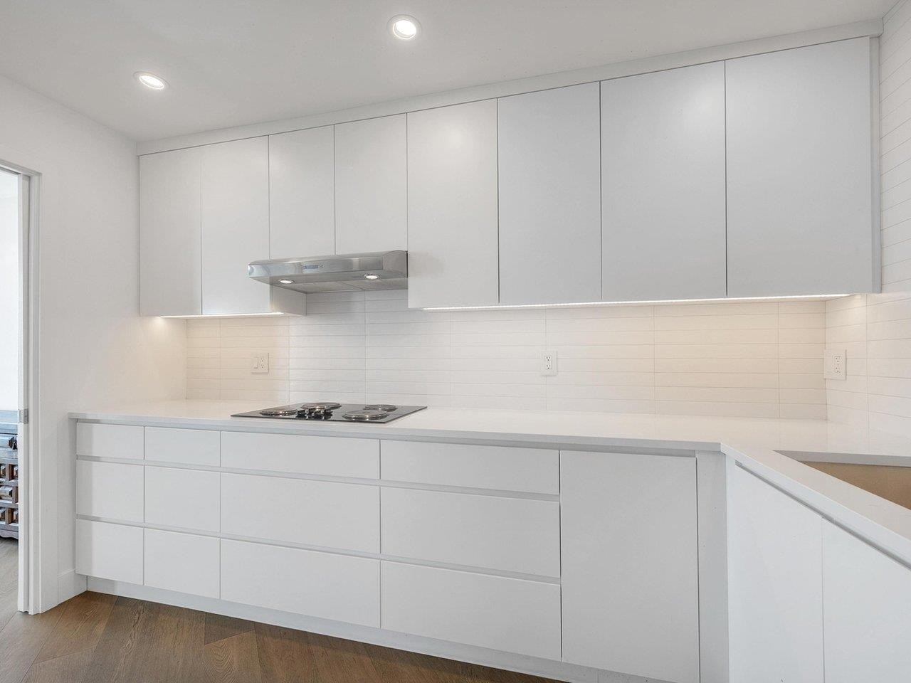 203-2190 Argyle Avenue, West Vancouver, BC