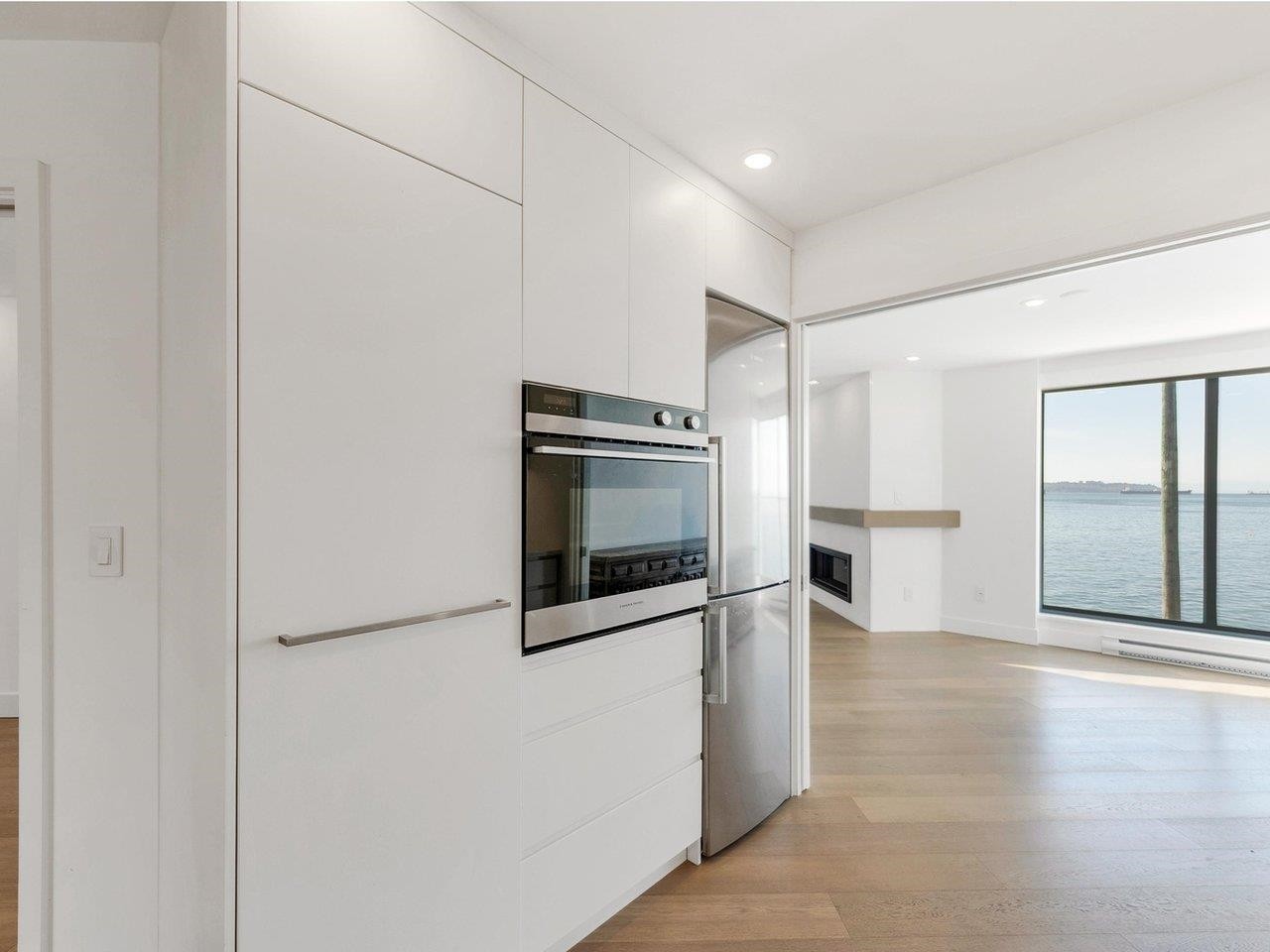 203-2190 Argyle Avenue, West Vancouver, BC