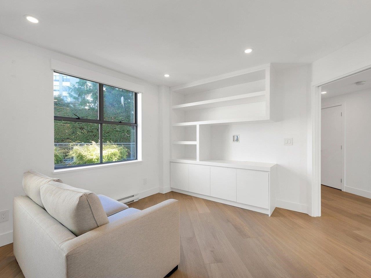 203-2190 Argyle Avenue, West Vancouver, BC