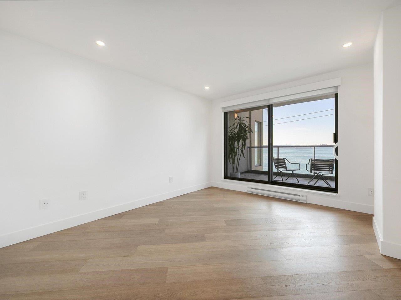 203-2190 Argyle Avenue, West Vancouver, BC