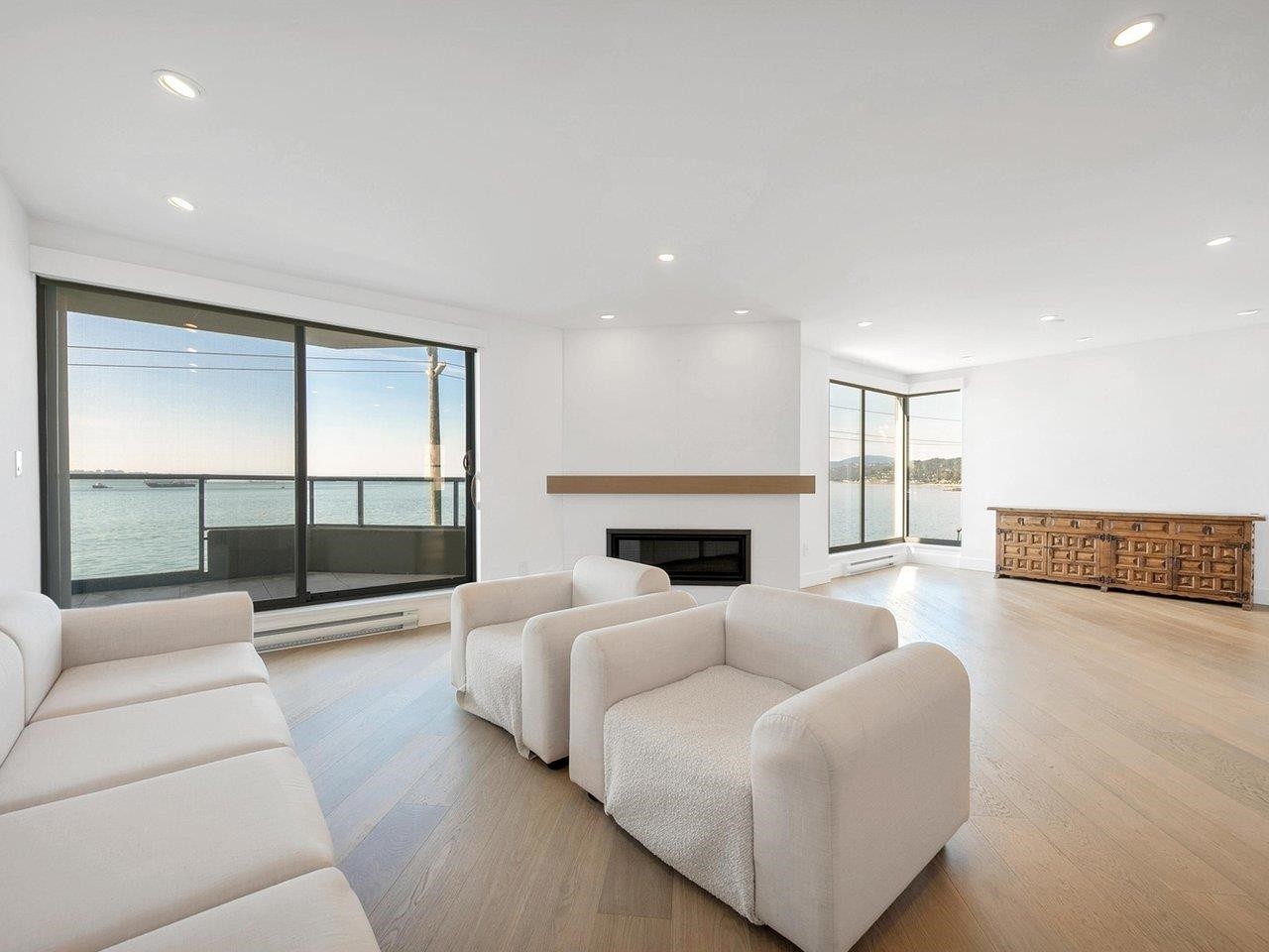 203-2190 Argyle Avenue, West Vancouver, BC