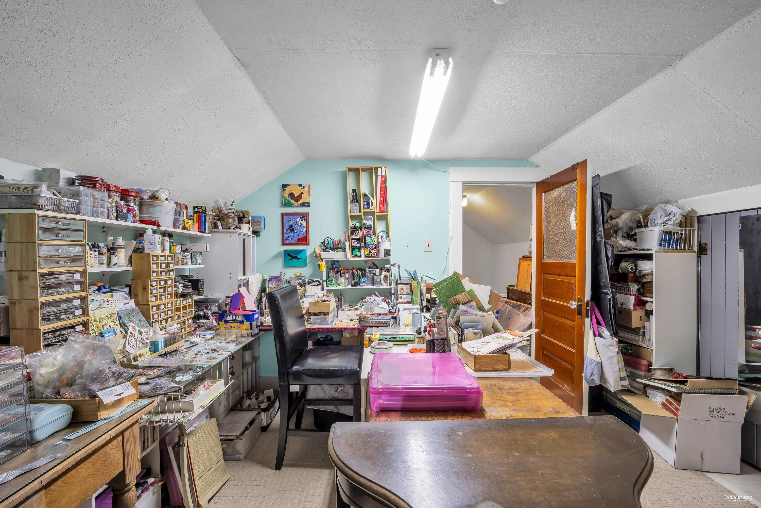 458 9Th Street E, North Vancouver, BC