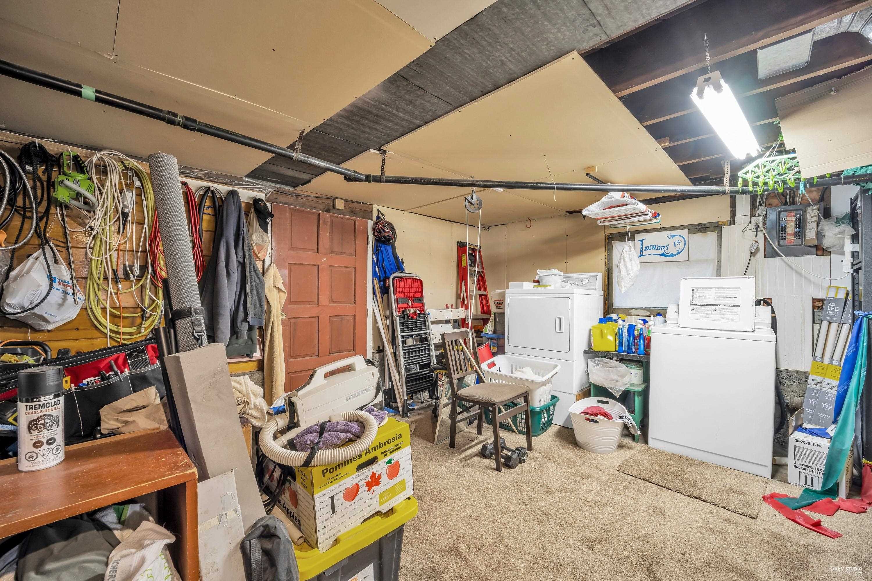 458 9Th Street E, North Vancouver, BC