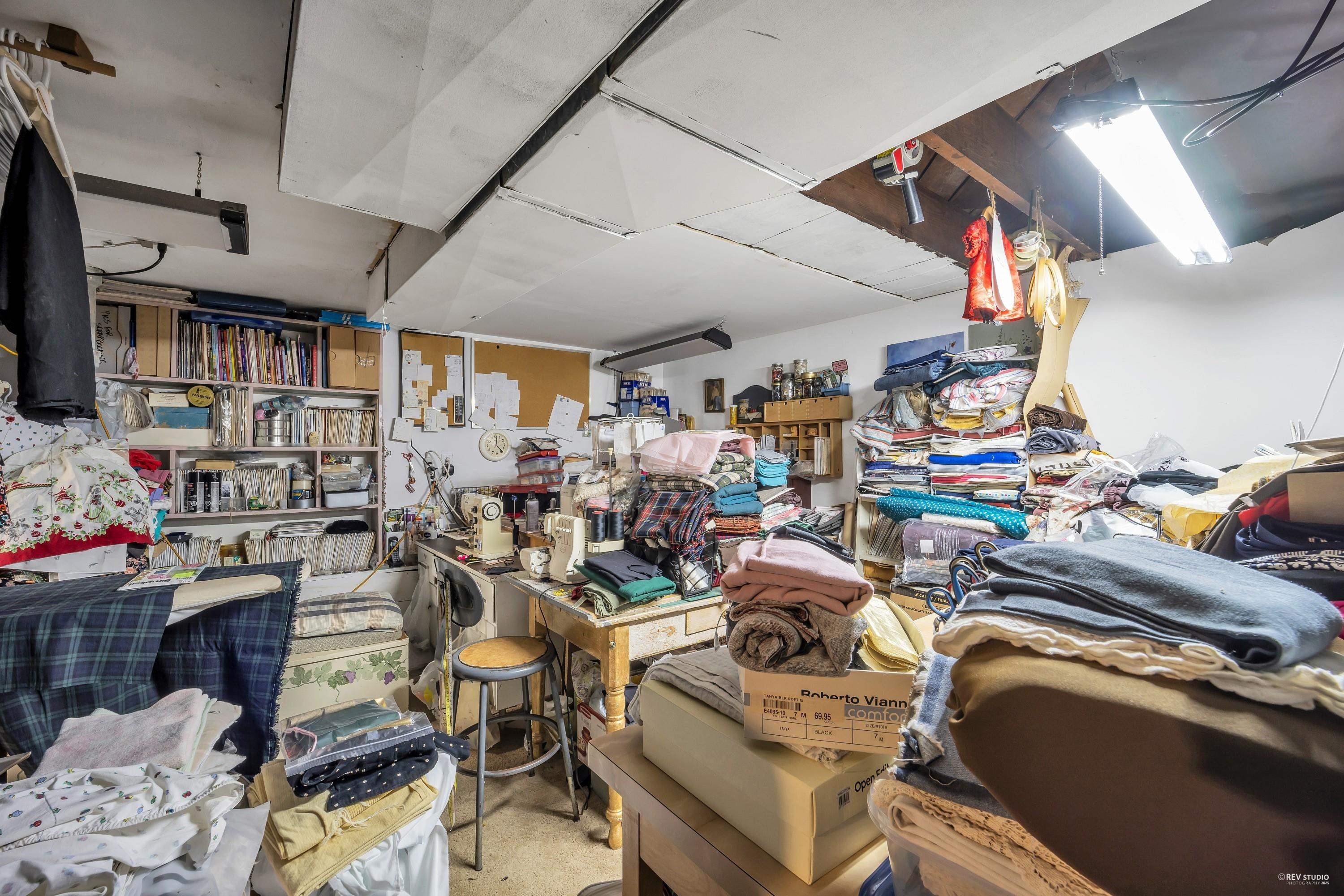 458 9Th Street E, North Vancouver, BC