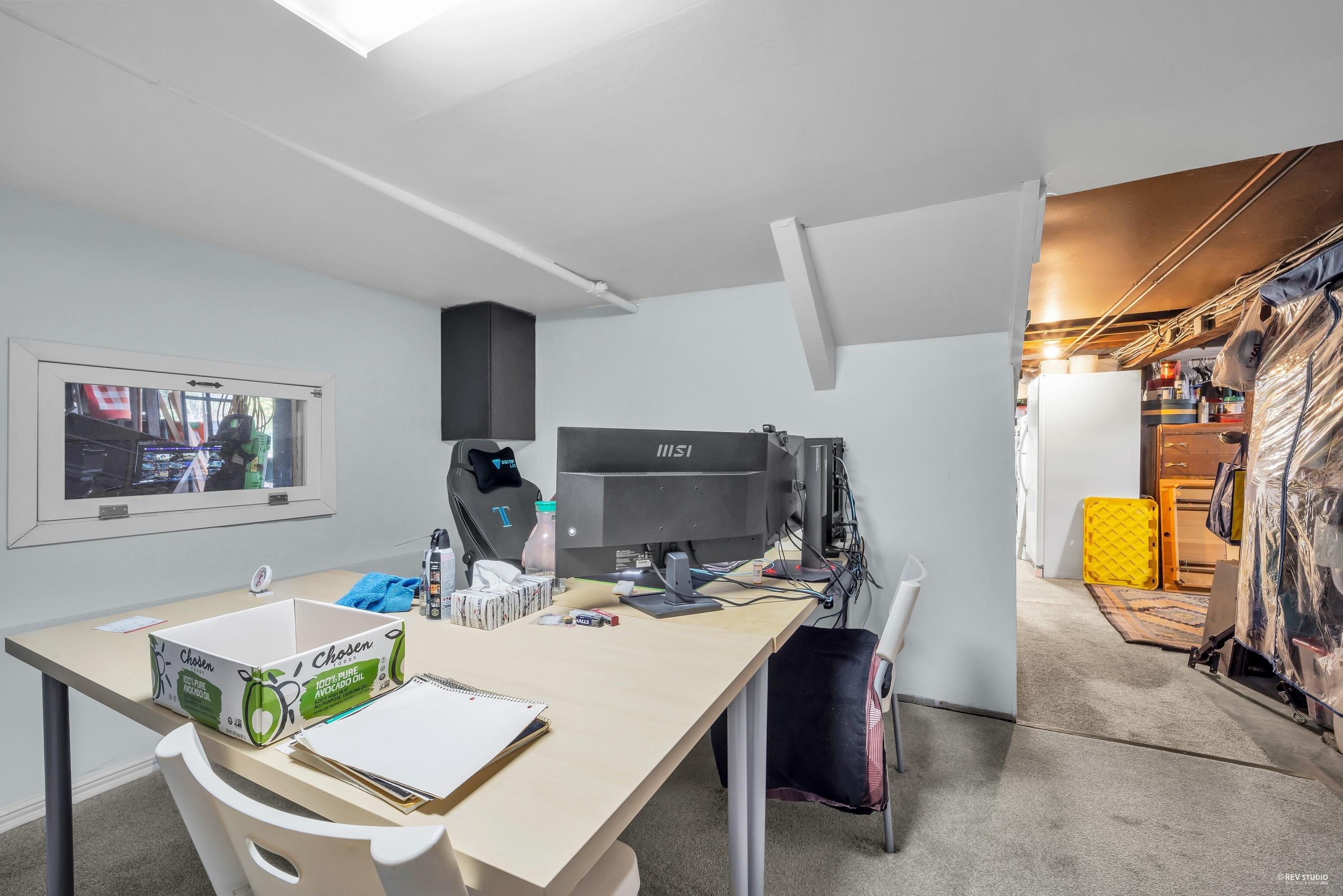 458 9Th Street E, North Vancouver, BC