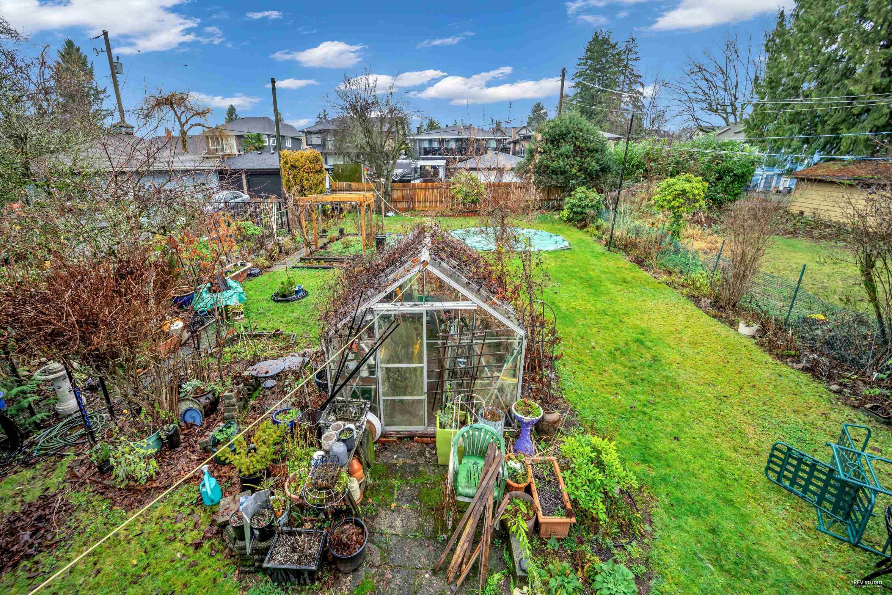 458 9Th Street E, North Vancouver, BC