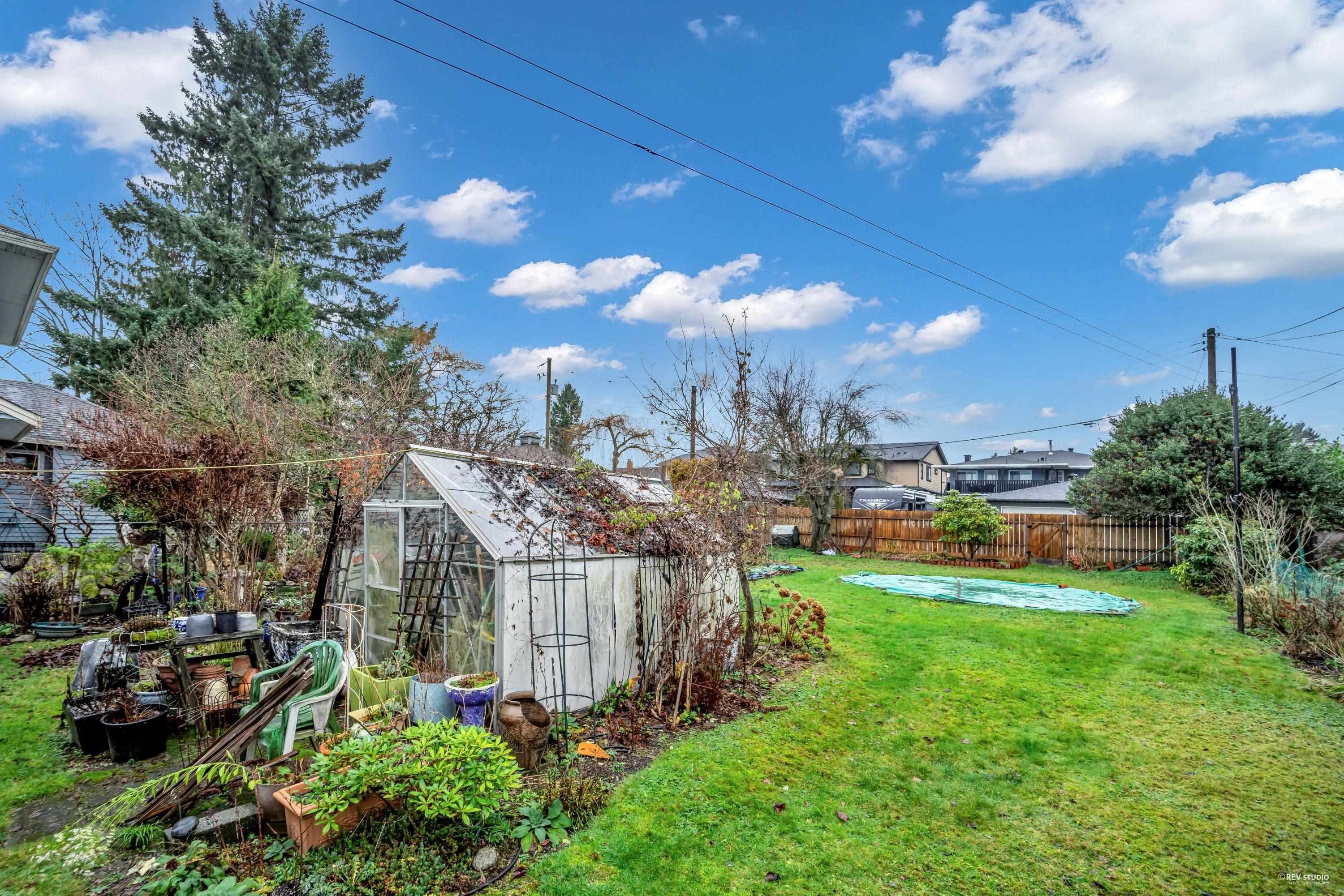 458 9Th Street E, North Vancouver, BC