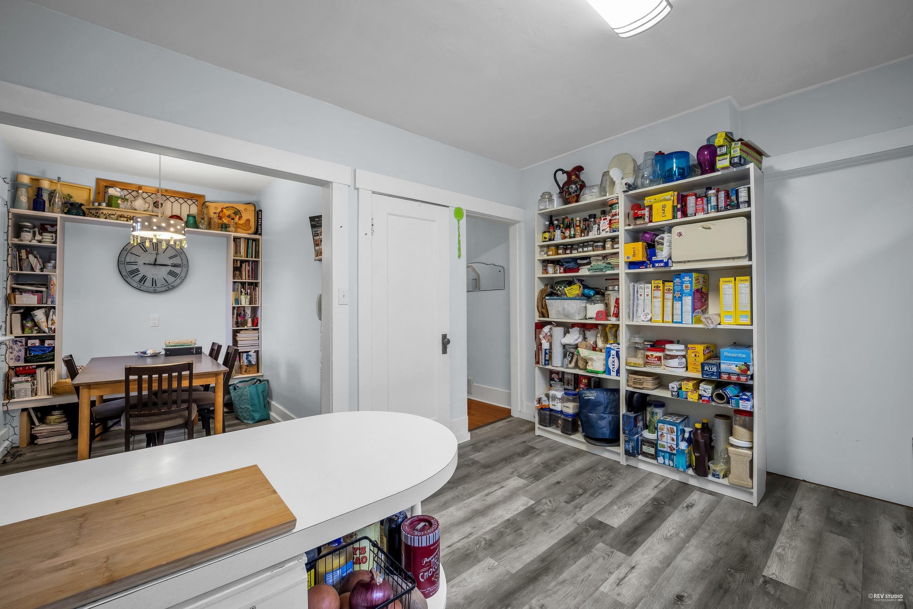 458 9Th Street E, North Vancouver, BC