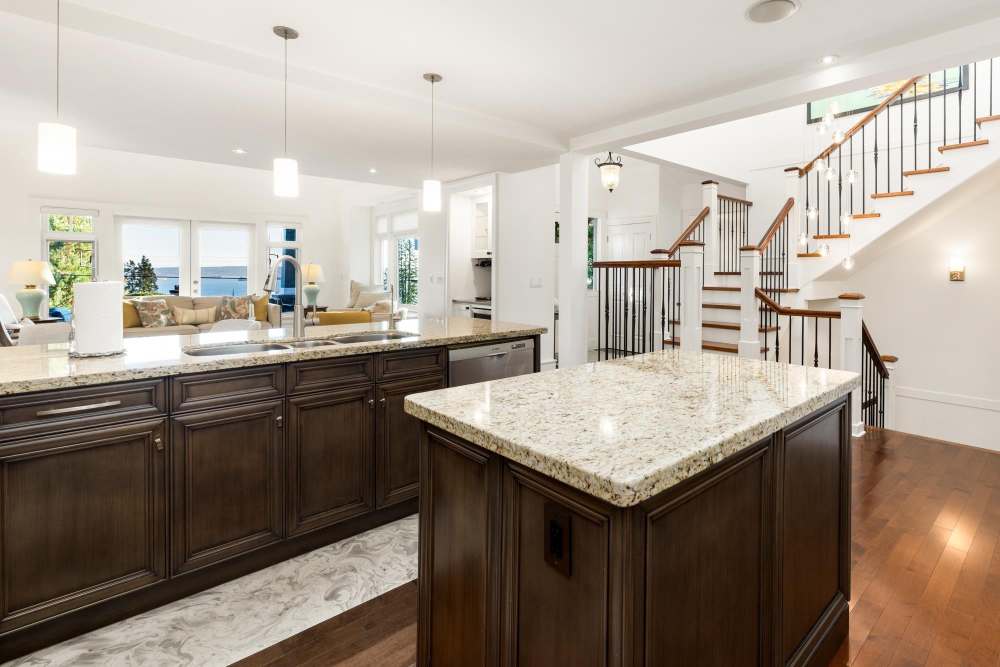 2623 Lawson Avenue, West Vancouver, BC