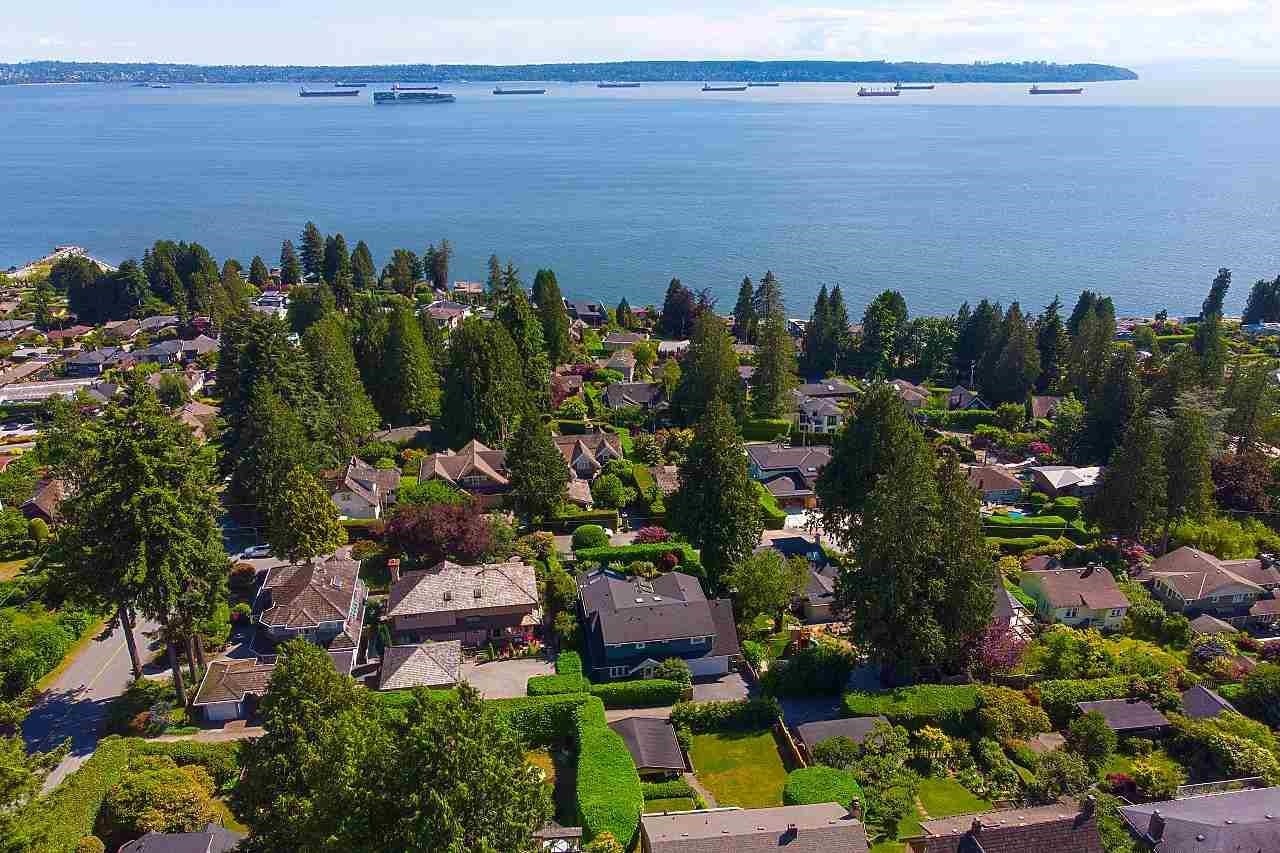 2623 Lawson Avenue, West Vancouver, BC