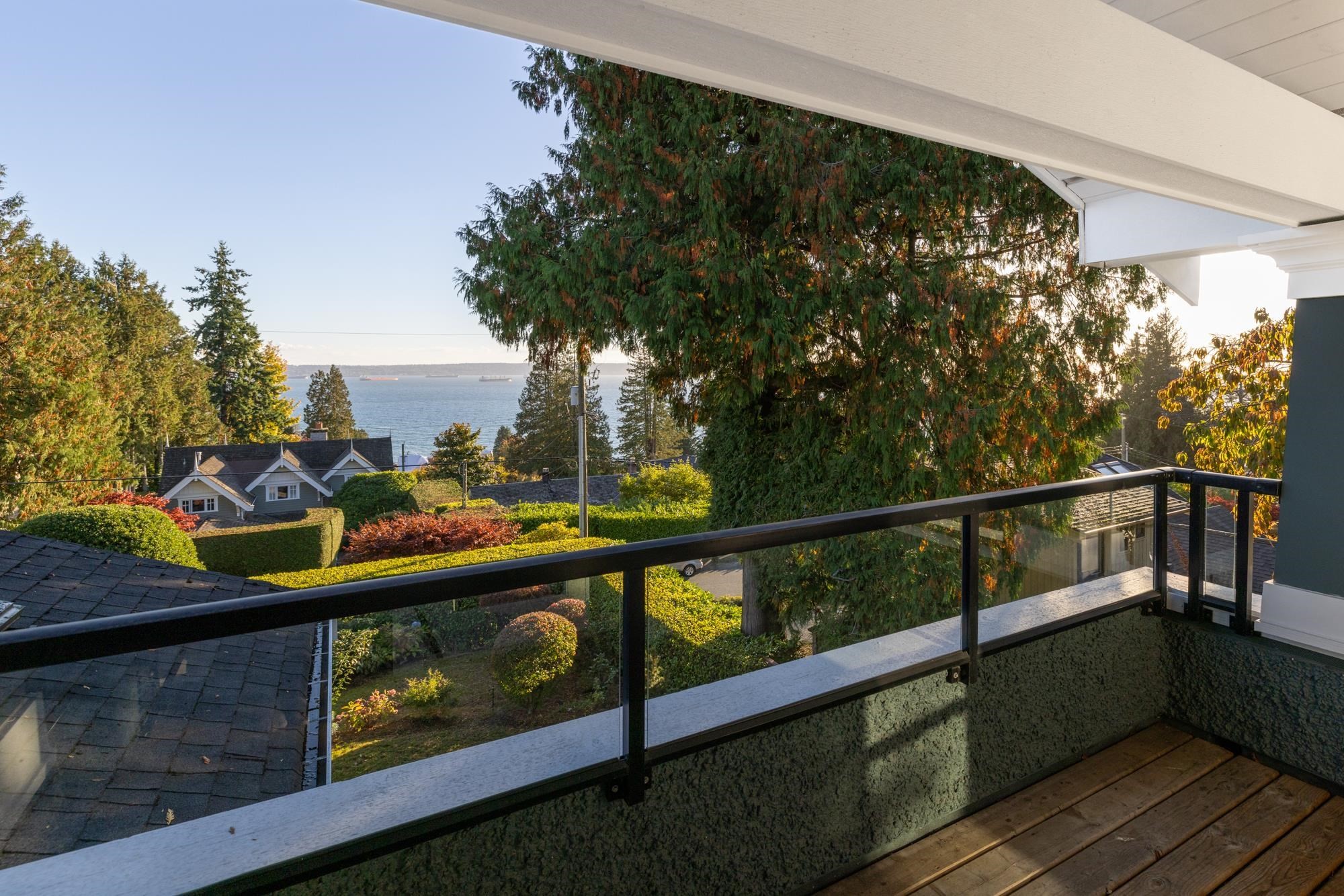 2623 Lawson Avenue, West Vancouver, BC