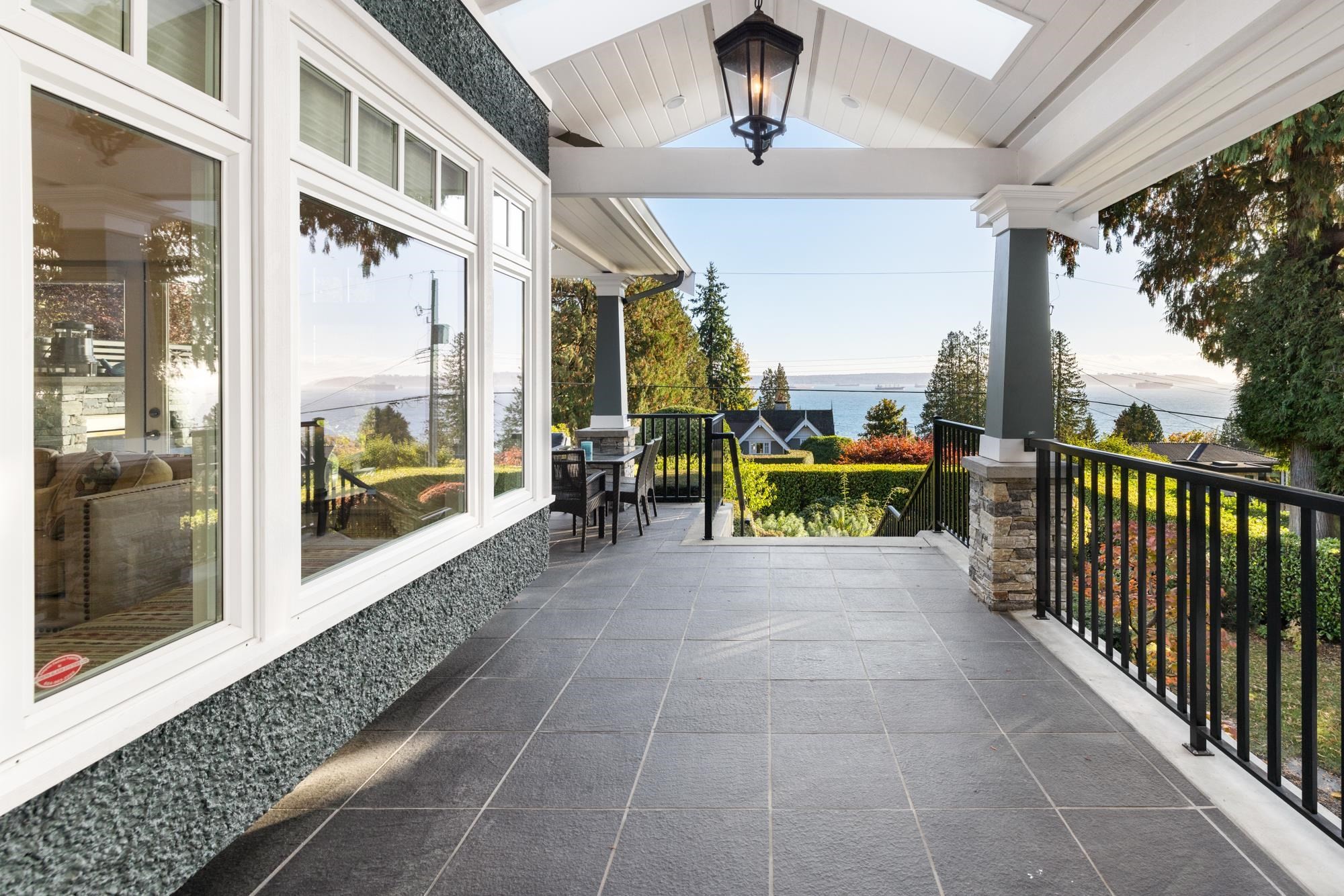 2623 Lawson Avenue, West Vancouver, BC