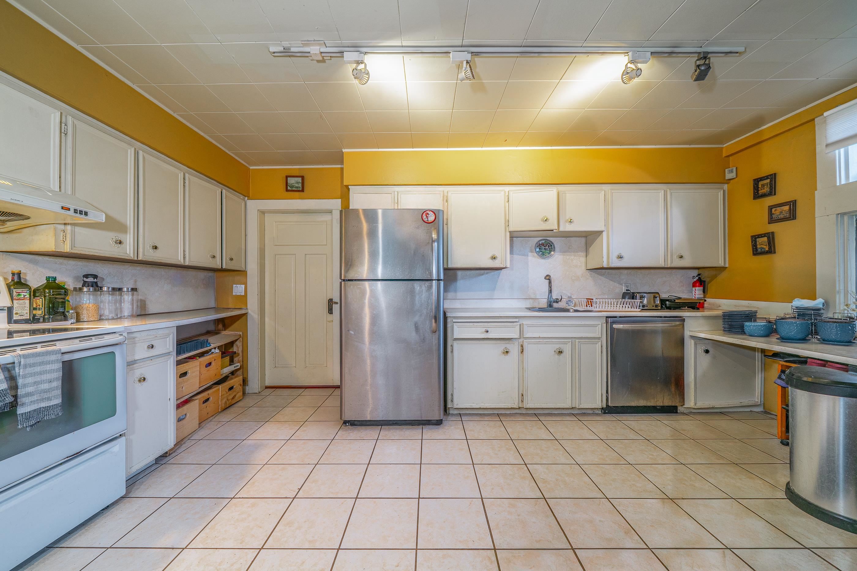 1989 King Edward Avenue W, Vancouver, BC