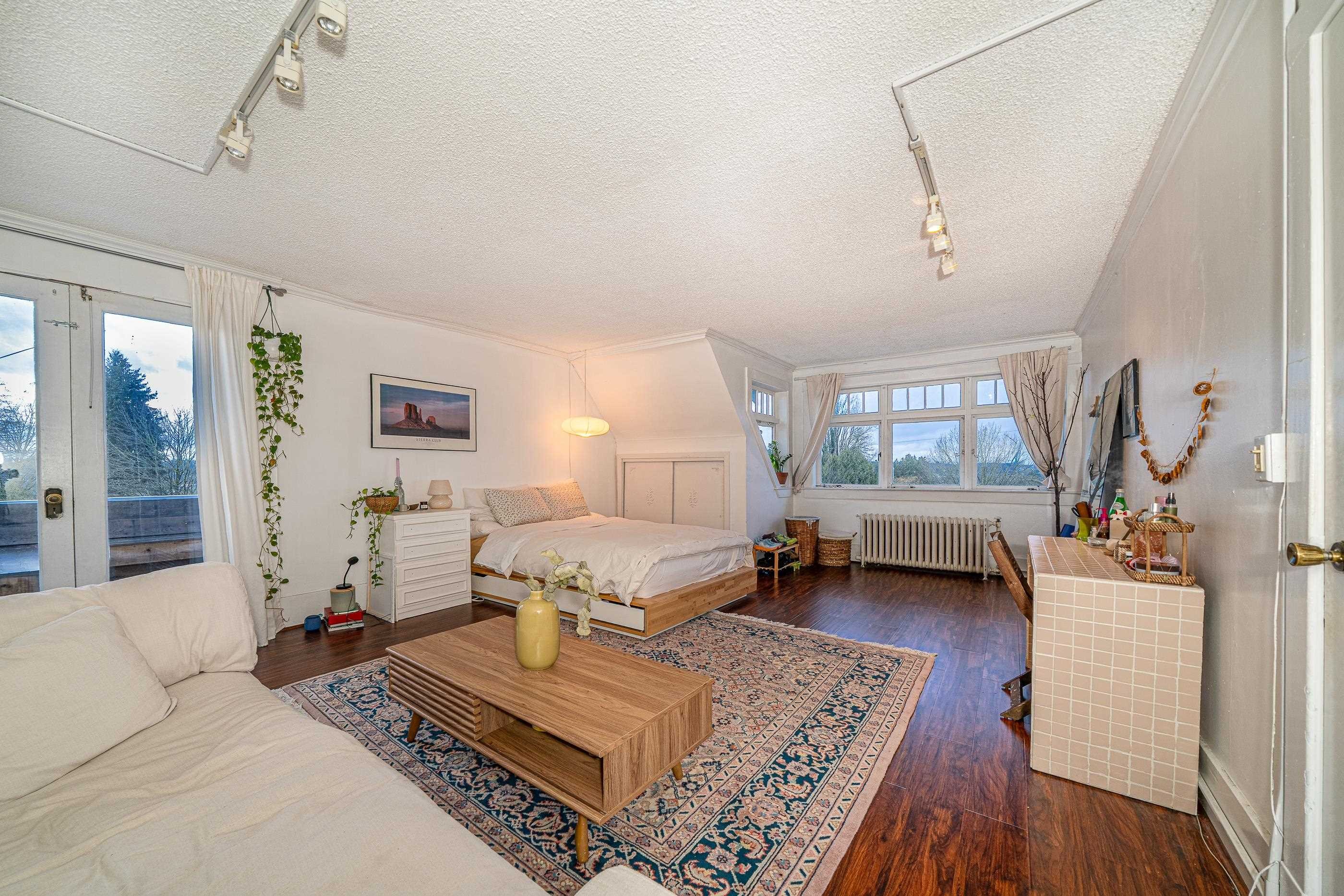 1989 King Edward Avenue W, Vancouver, BC