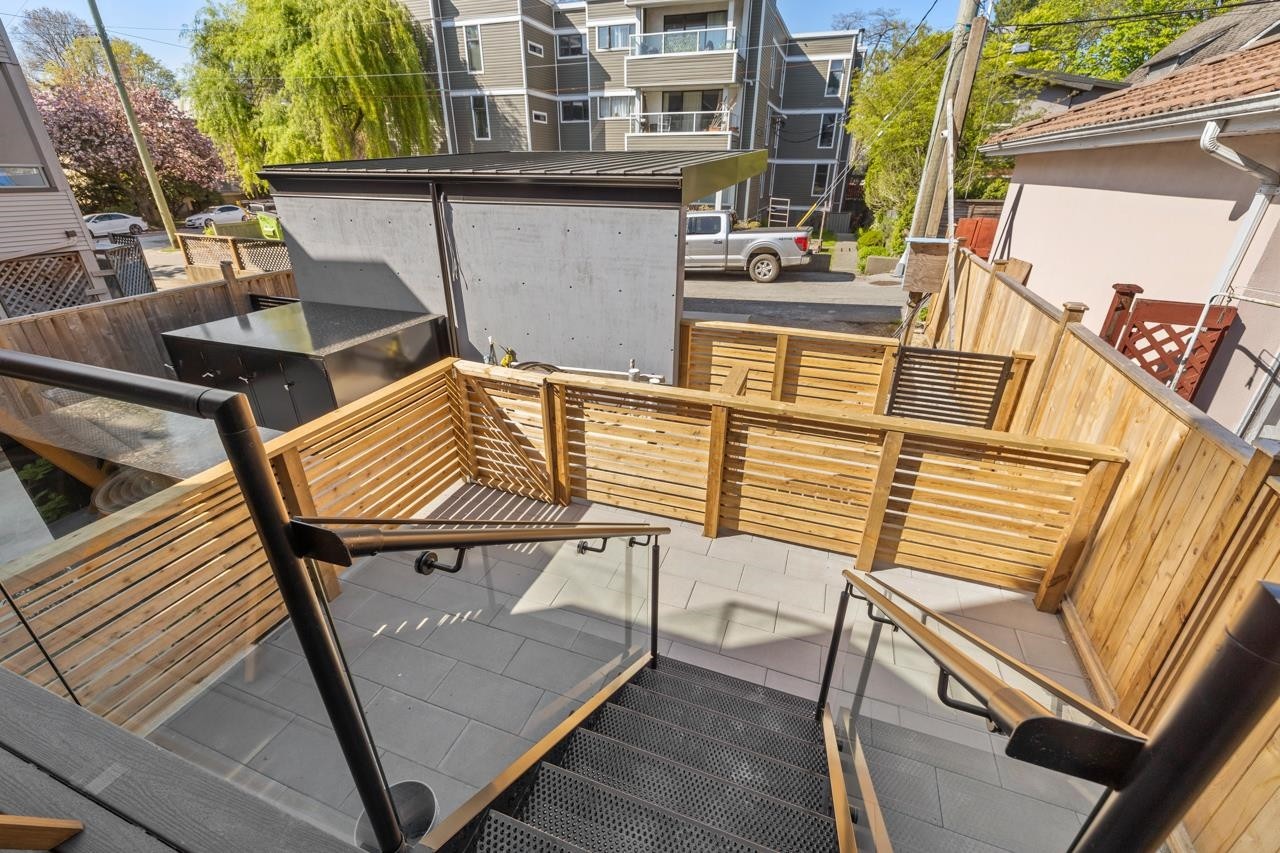 679 18Th Avenue W, Vancouver, BC