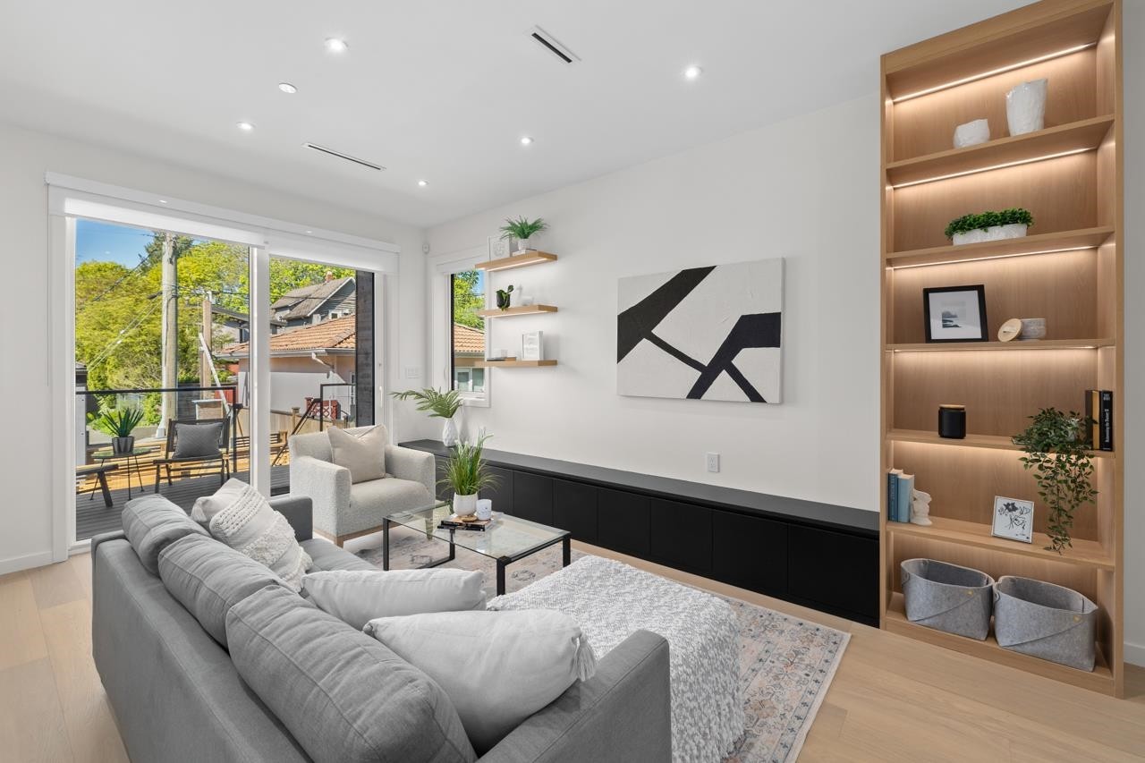 679 18Th Avenue W, Vancouver, BC