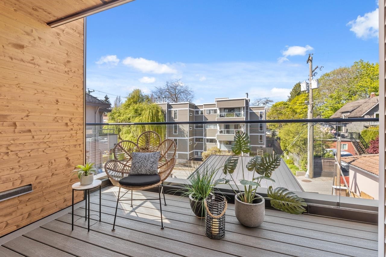 679 18Th Avenue W, Vancouver, BC