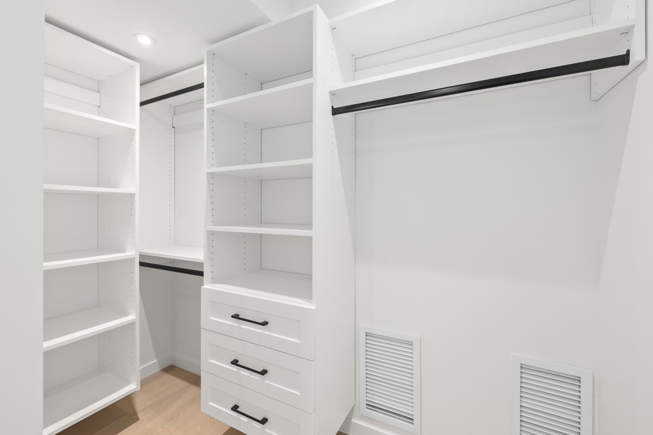 679 18Th Avenue W, Vancouver, BC