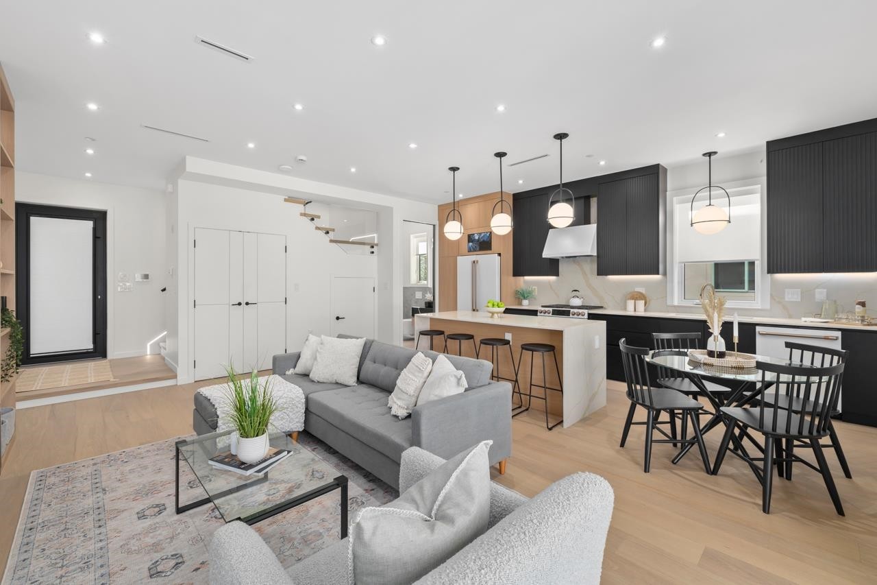 679 18Th Avenue W, Vancouver, BC