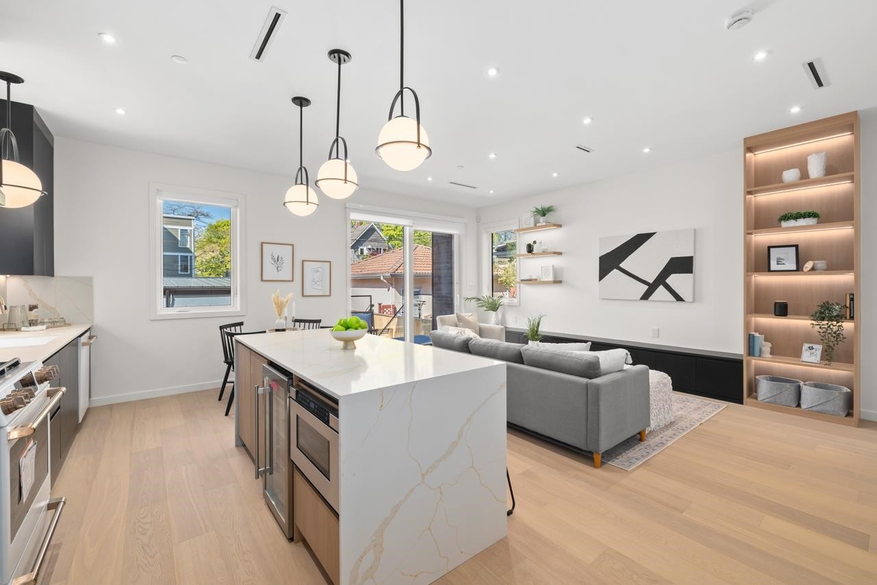 679 18Th Avenue W, Vancouver, BC