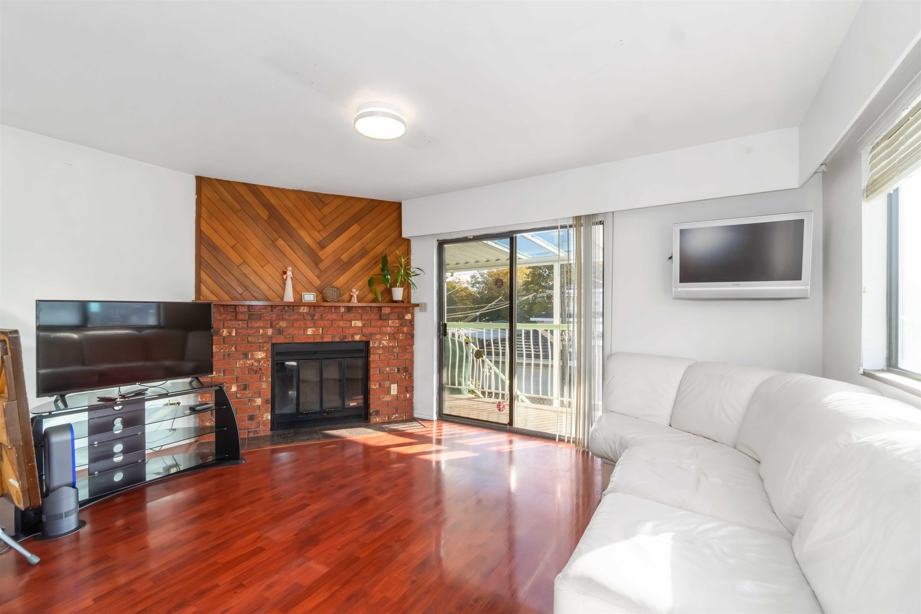 5820 Earles Street, Vancouver, BC