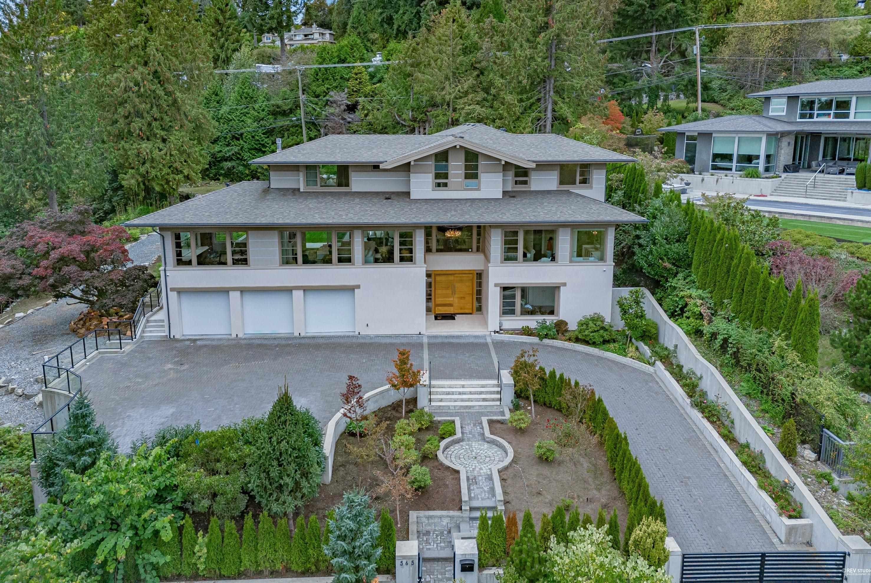 565 Robin Hood Road, West Vancouver, BC