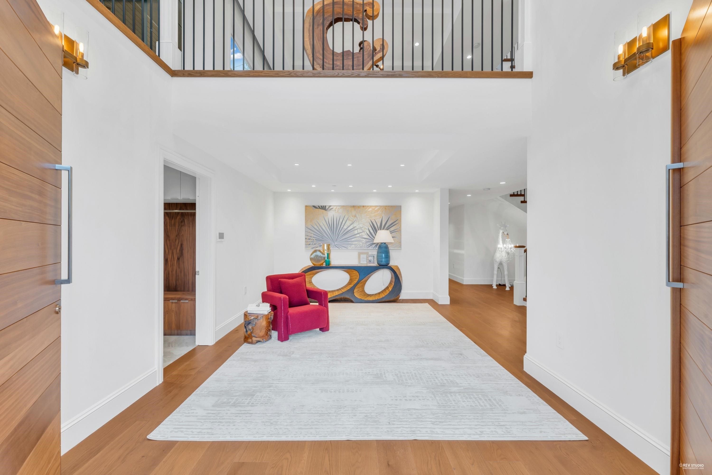 565 Robin Hood Road, West Vancouver, BC