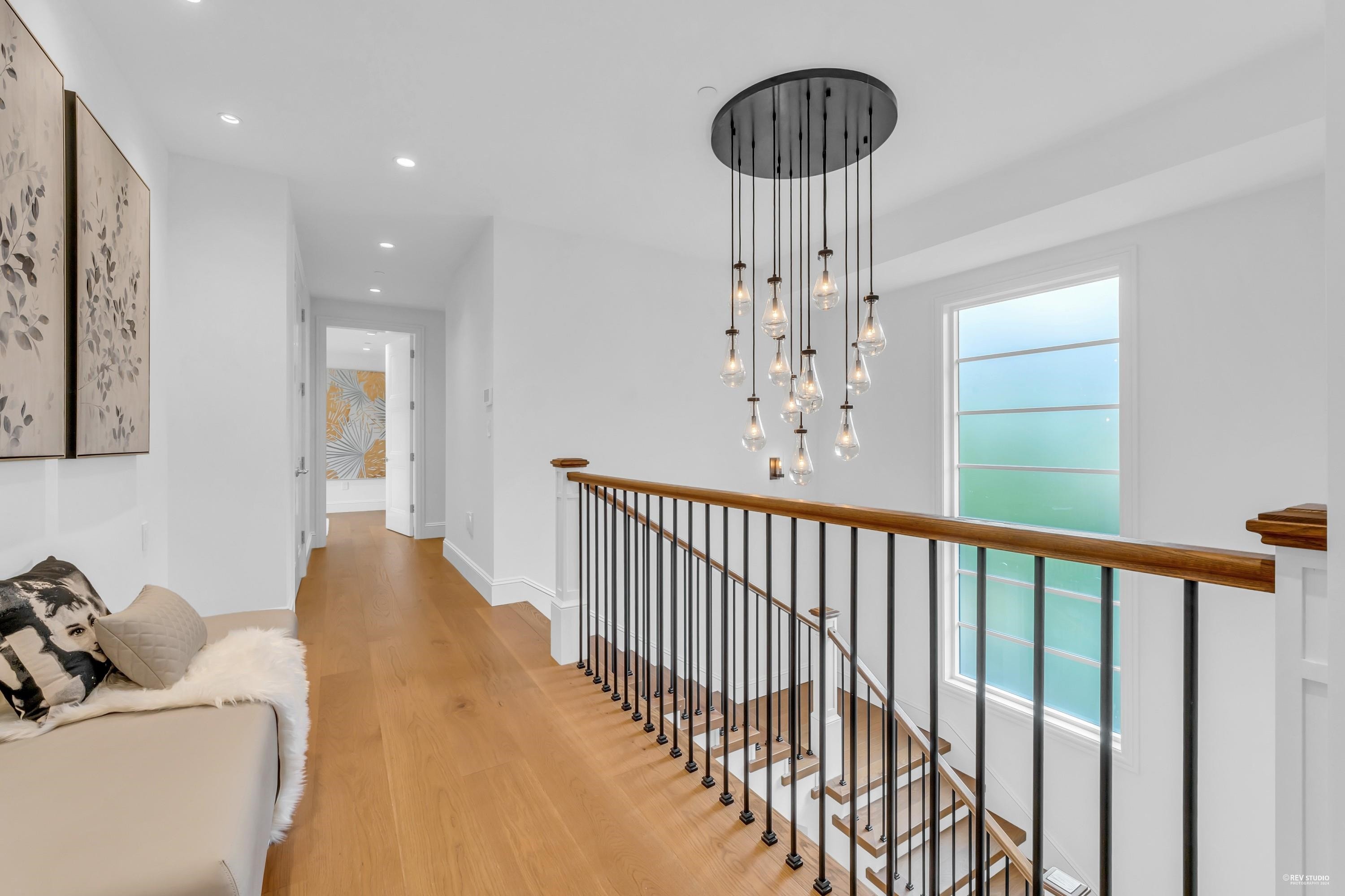 565 Robin Hood Road, West Vancouver, BC