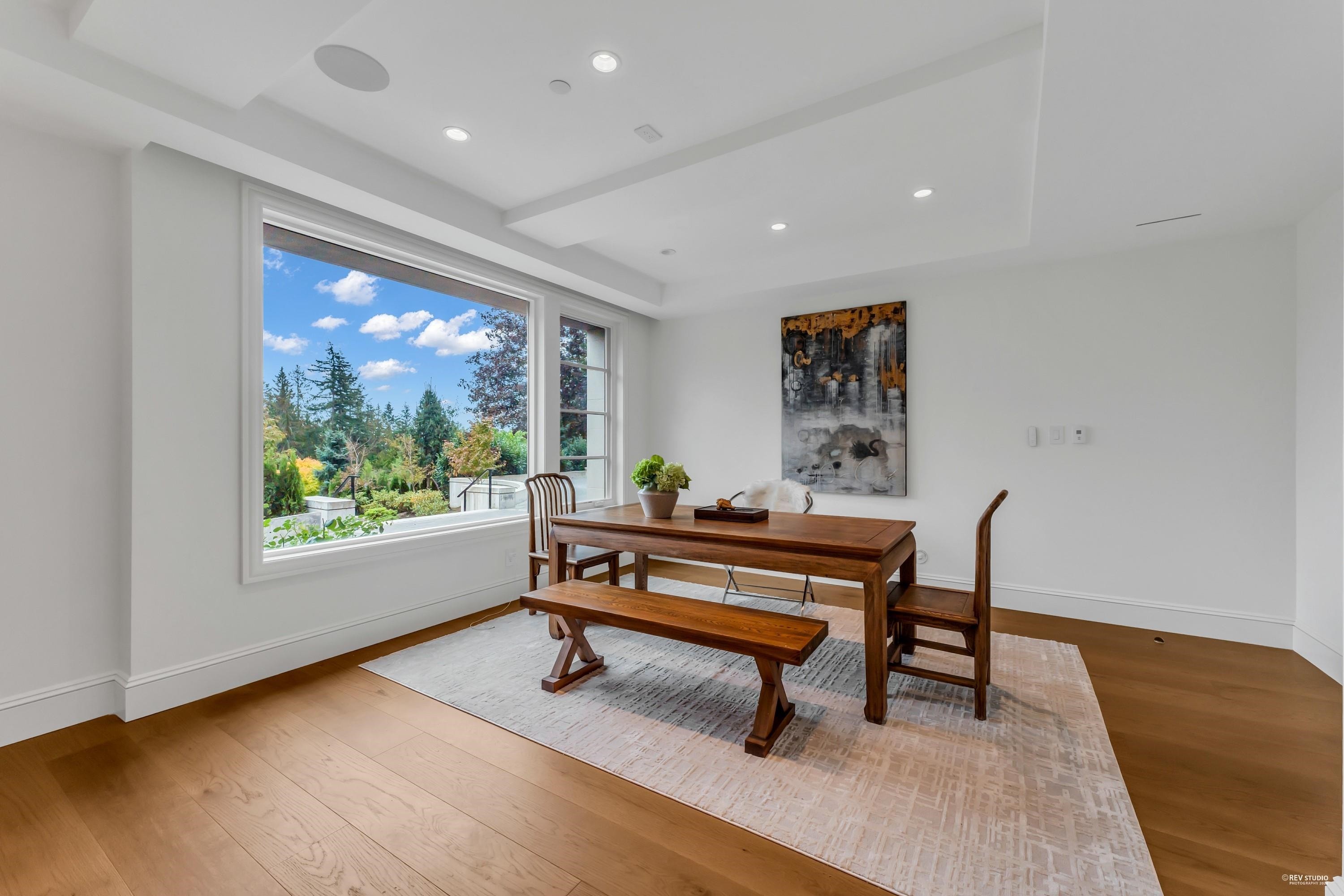 565 Robin Hood Road, West Vancouver, BC