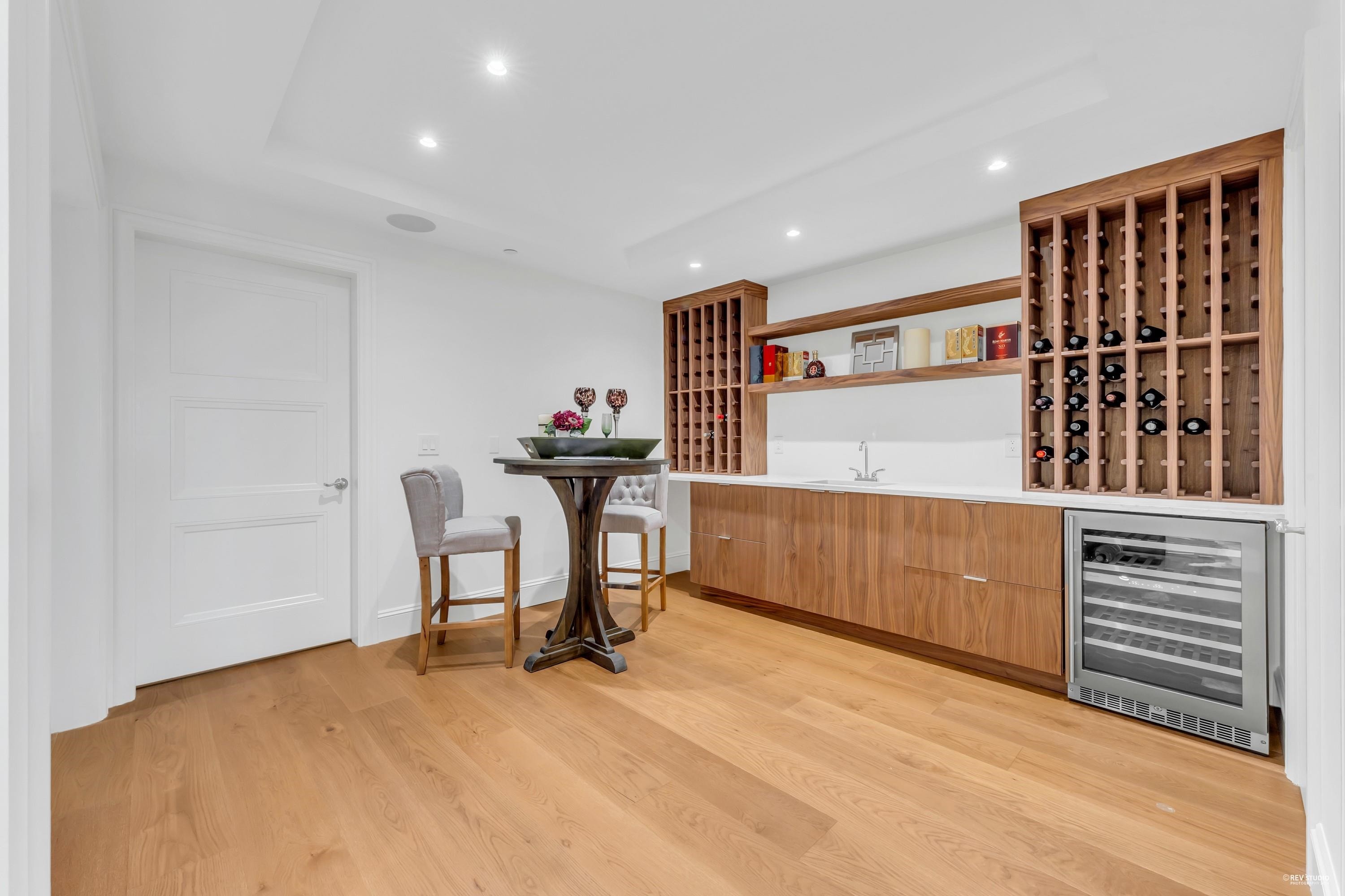 565 Robin Hood Road, West Vancouver, BC