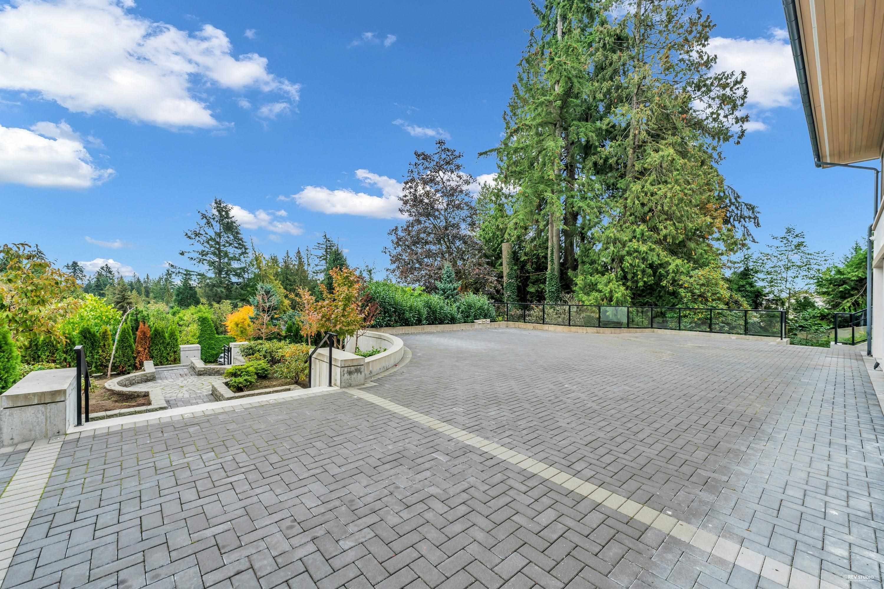 565 Robin Hood Road, West Vancouver, BC