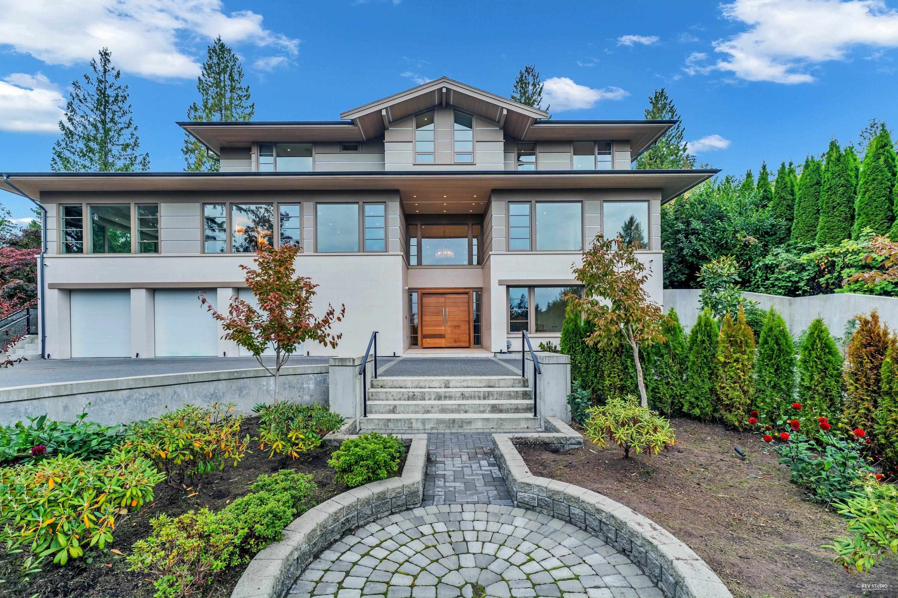 565 Robin Hood Road, West Vancouver, BC
